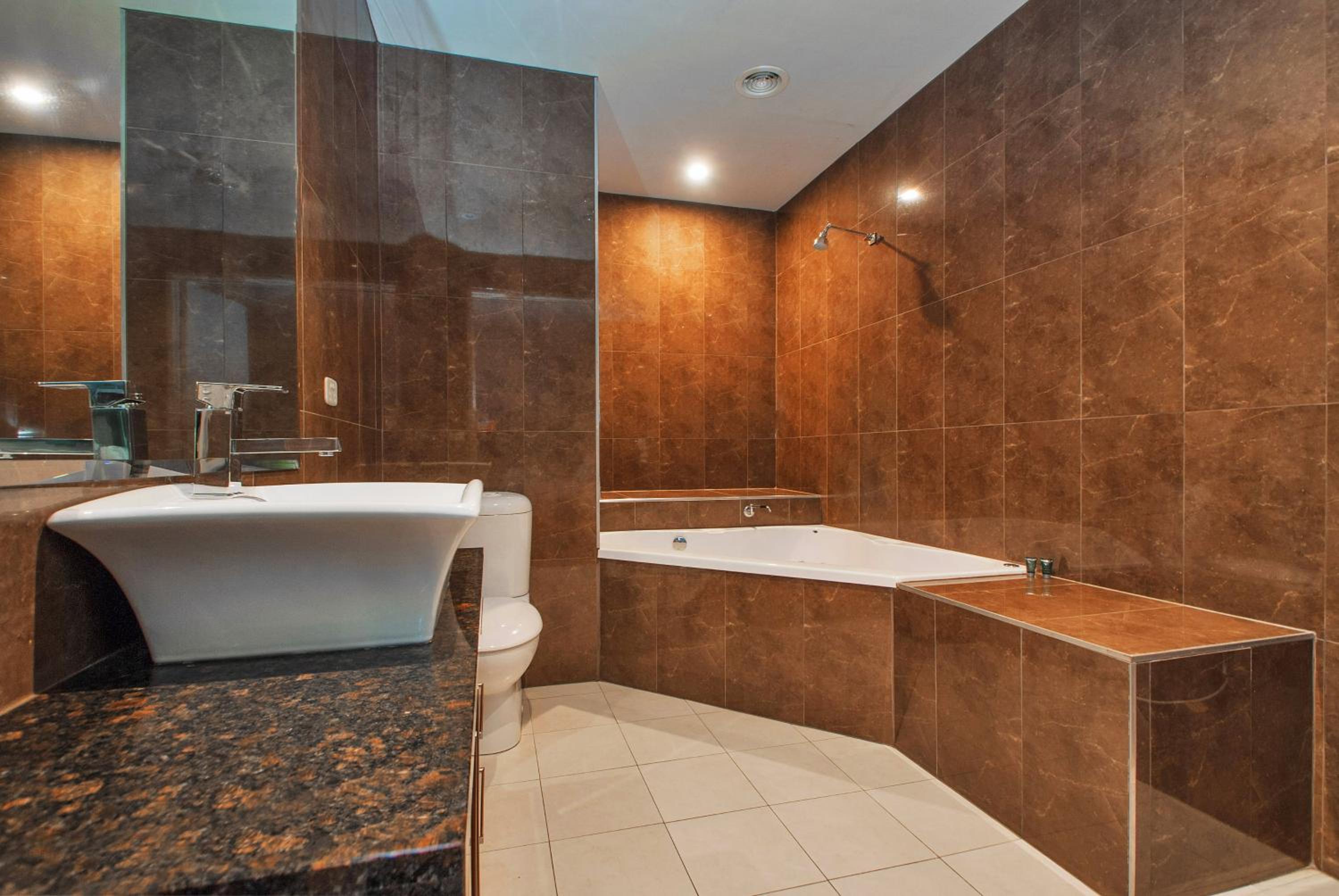 Centenary Peaks Riverview Townhouses Bright