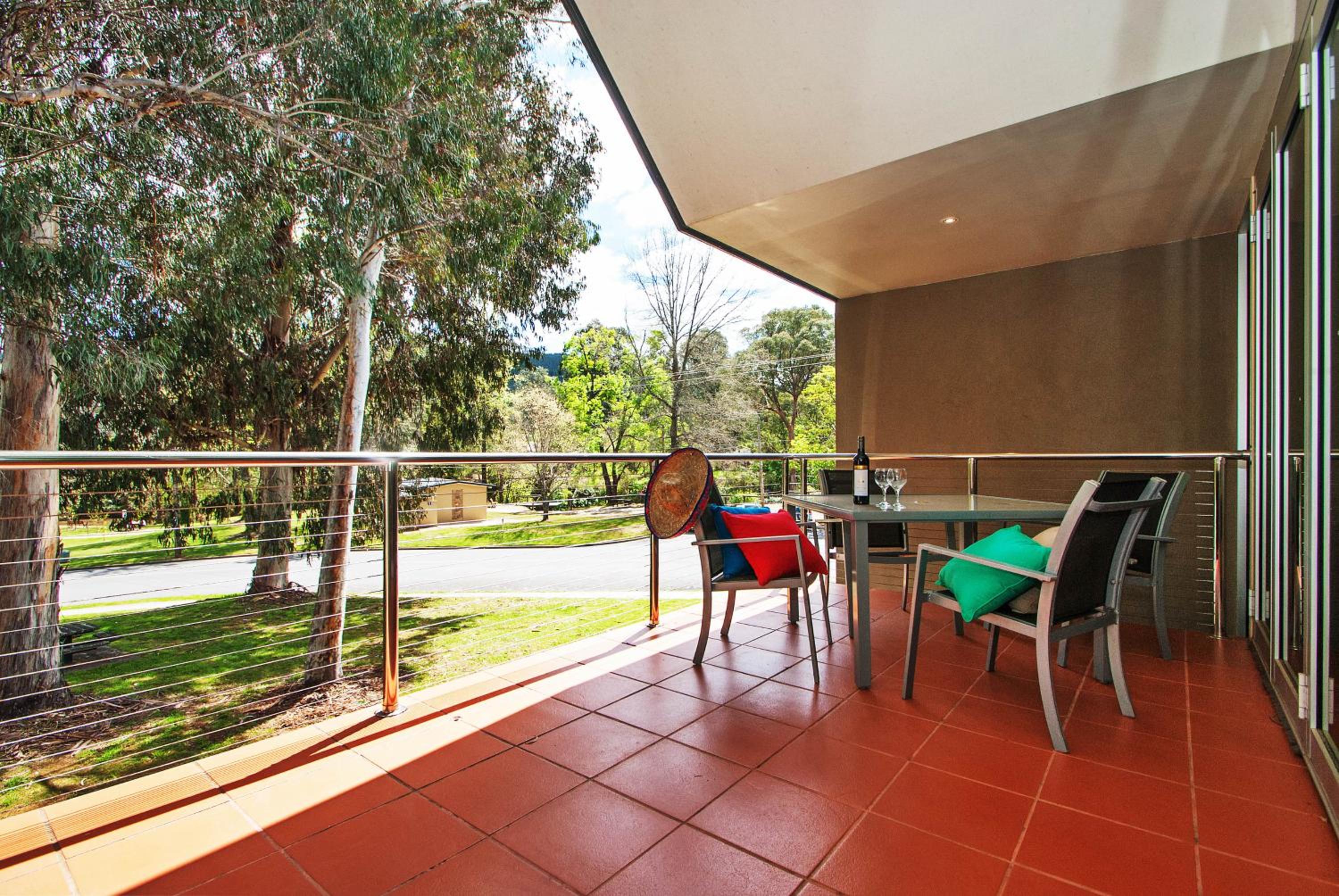 Centenary Peaks Riverview Townhouses Bright