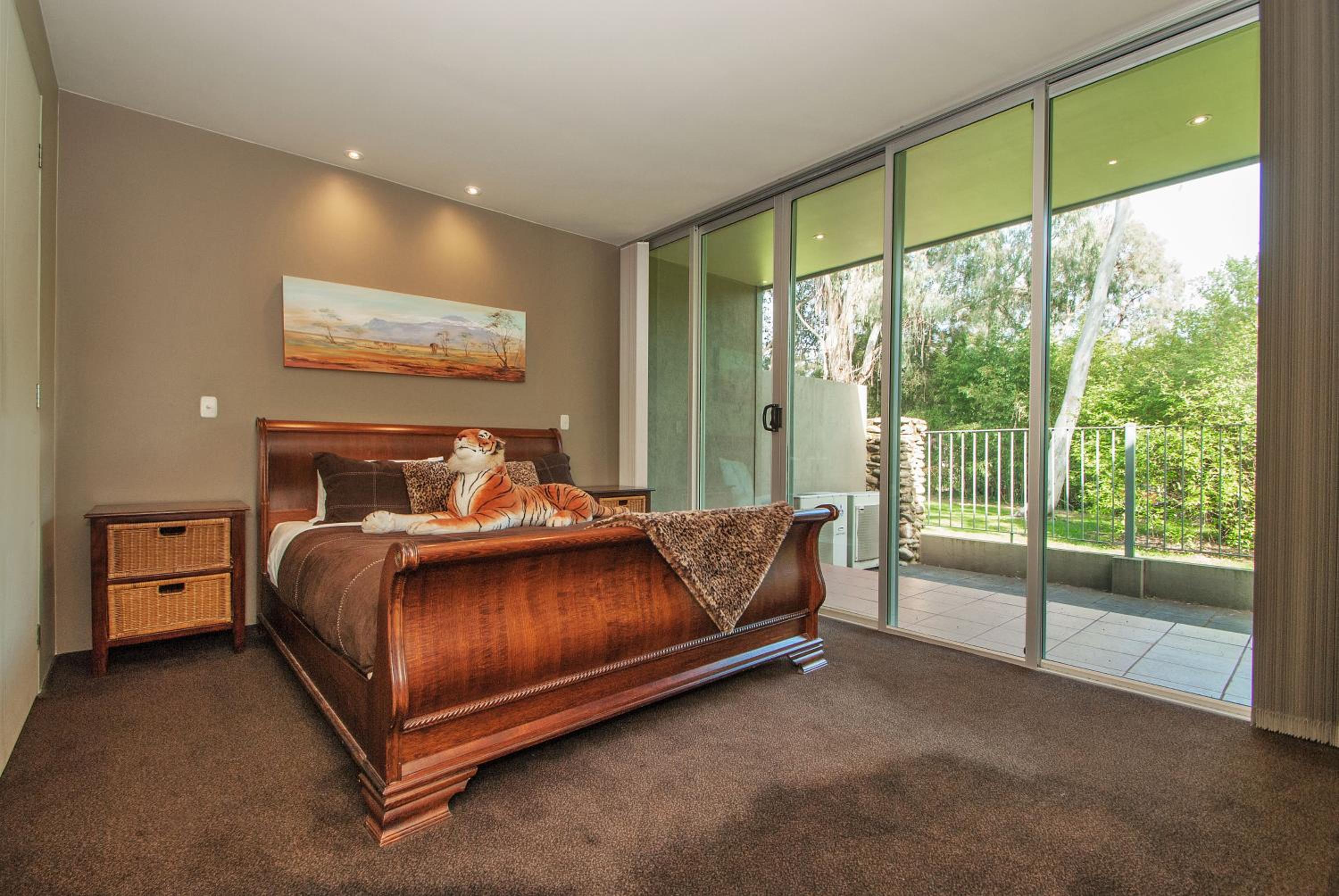 Centenary Peaks Riverview Townhouses Bright