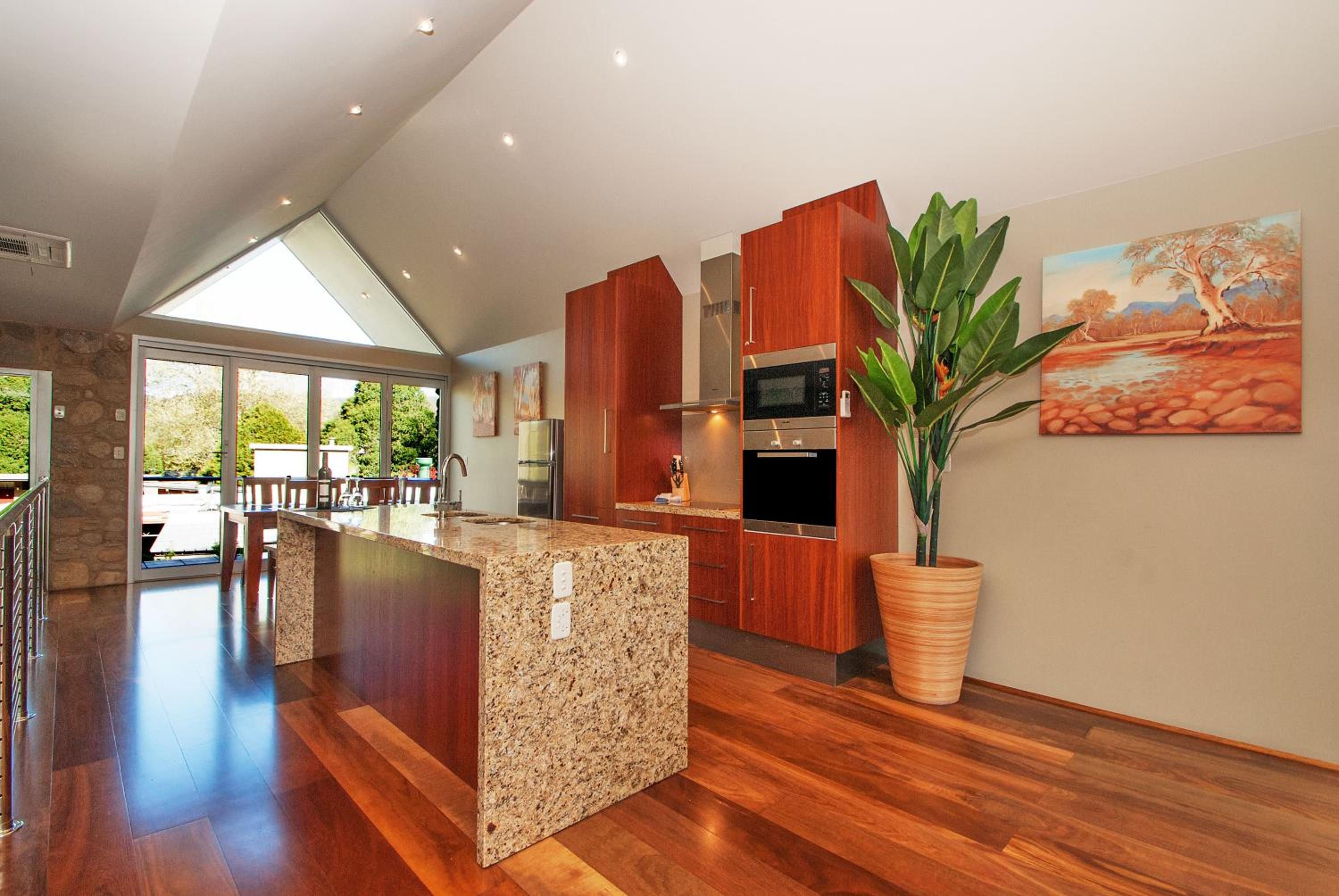 Centenary Peaks Riverview Townhouses Bright