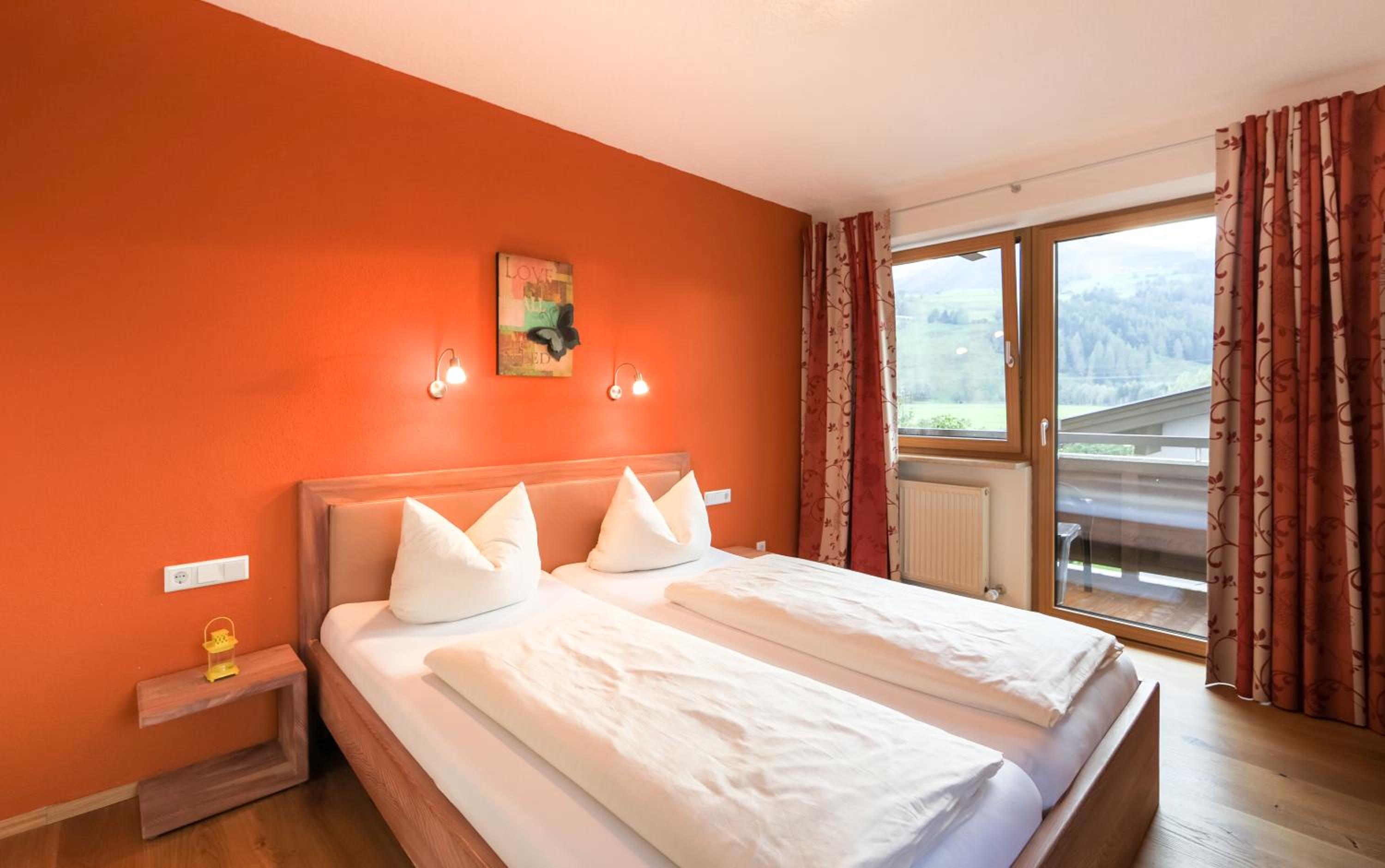 Simone's Platzerl - inklusive täglichem freien Eintritt Tauern Spa - nur 5 Gehminuten, Sommerkarte, privatem Garten mit Schwimmteich, Grill und Saunabereic