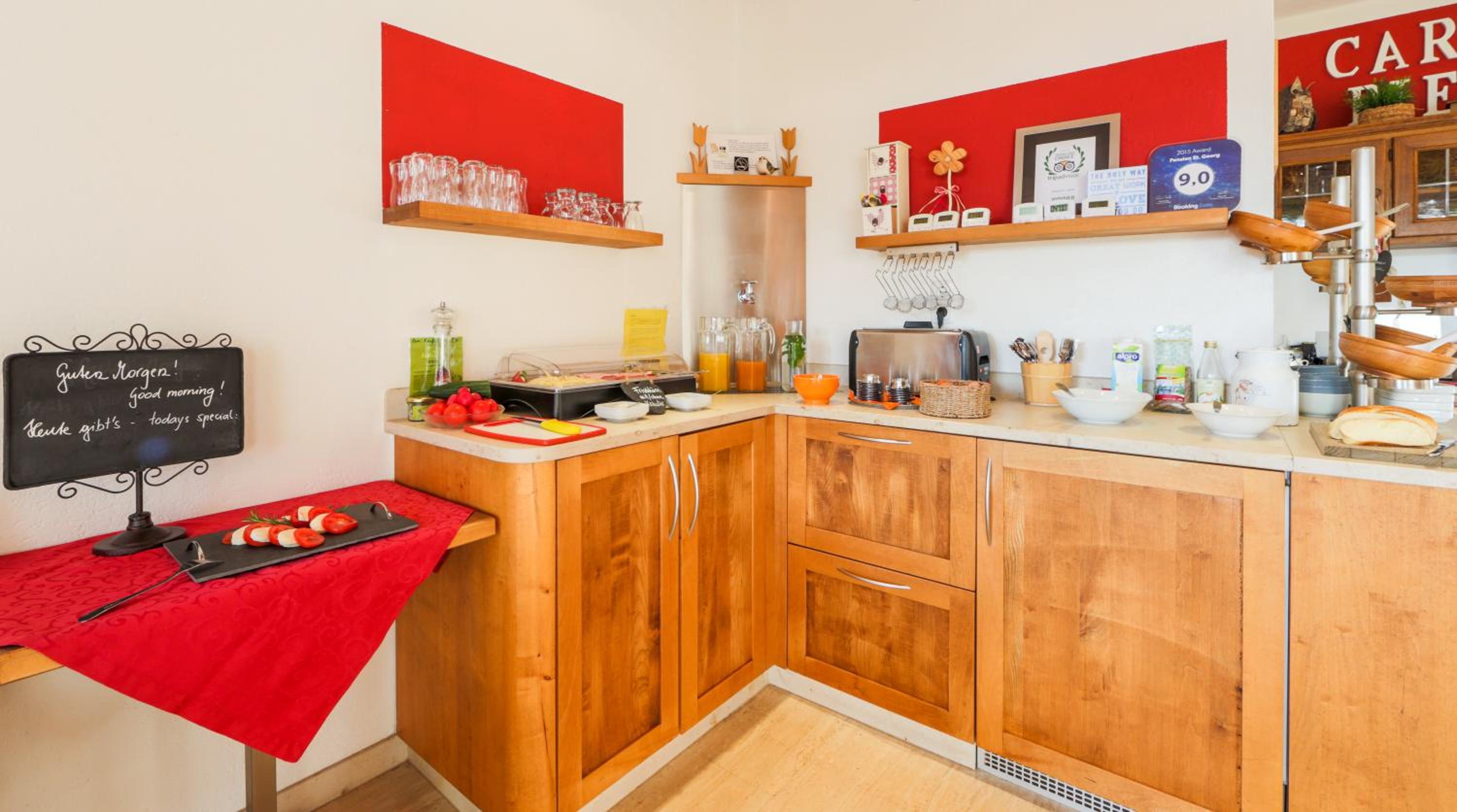 Simone's Platzerl - inklusive täglichem freien Eintritt Tauern Spa - nur 5 Gehminuten, Sommerkarte, privatem Garten mit Schwimmteich, Grill und Saunabereic
