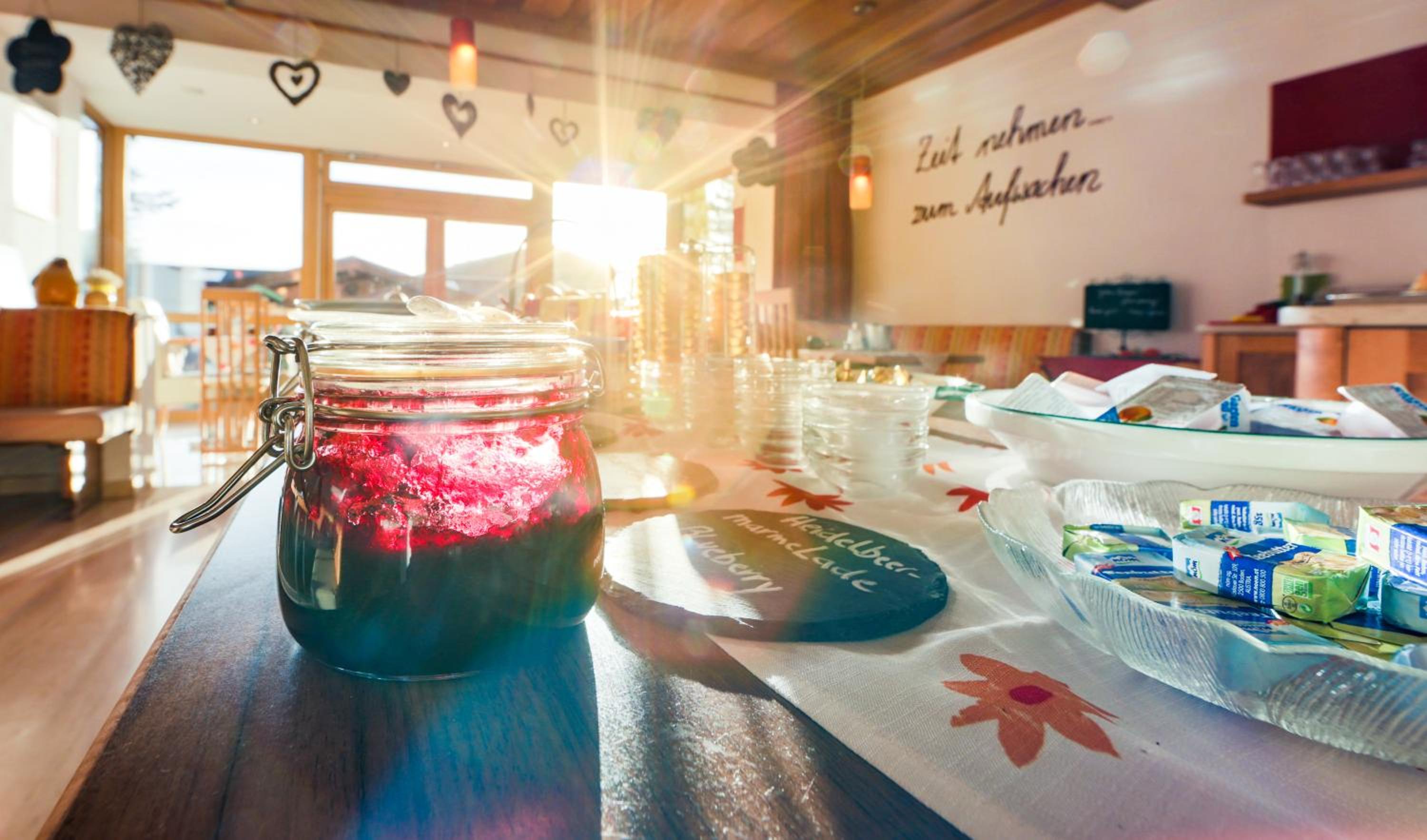 Simone's Platzerl - inklusive täglichem freien Eintritt Tauern Spa - nur 5 Gehminuten, Sommerkarte, privatem Garten mit Schwimmteich, Grill und Saunabereic