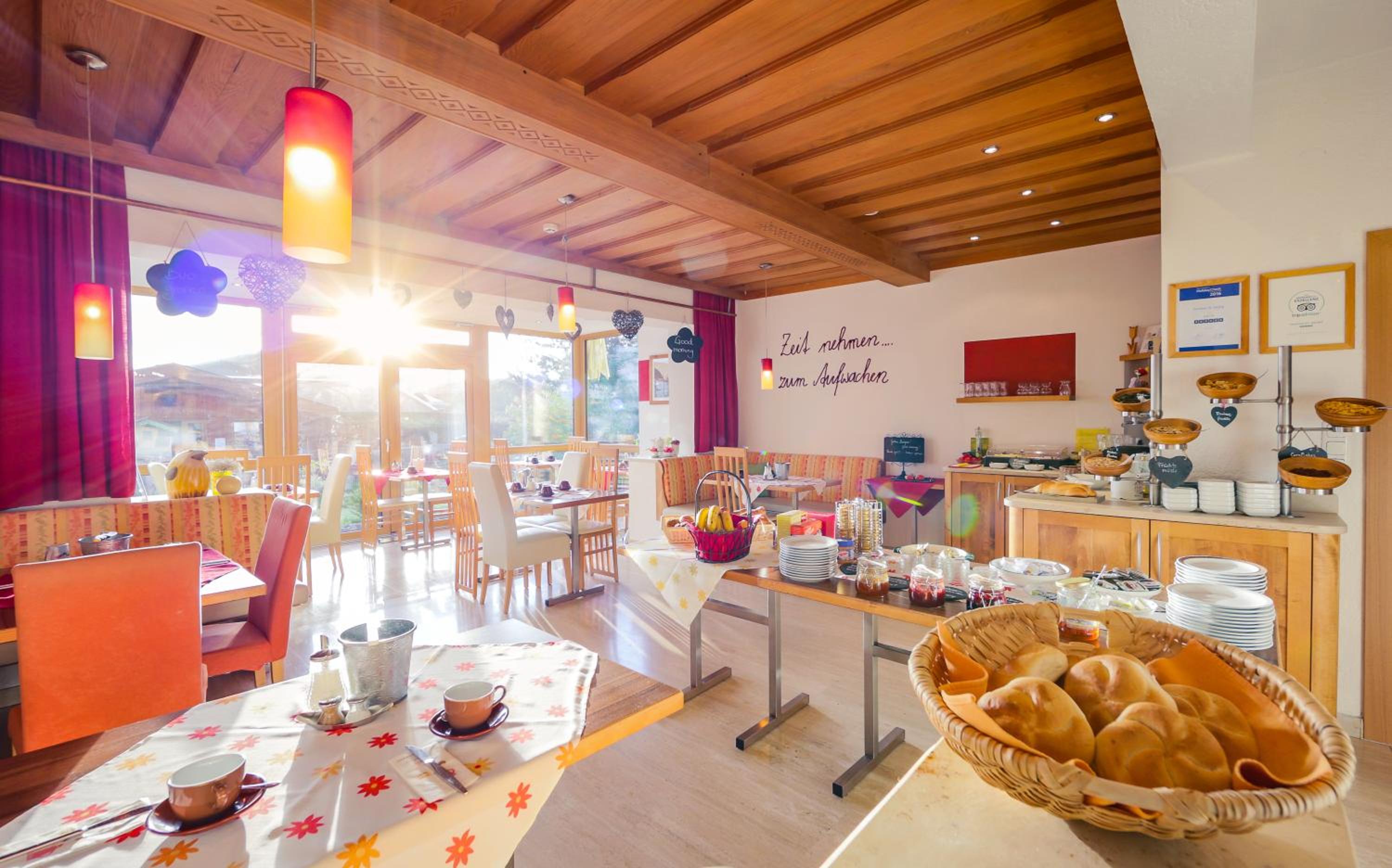 Simone's Platzerl - inklusive täglichem freien Eintritt Tauern Spa - nur 5 Gehminuten, Sommerkarte, privatem Garten mit Schwimmteich, Grill und Saunabereic