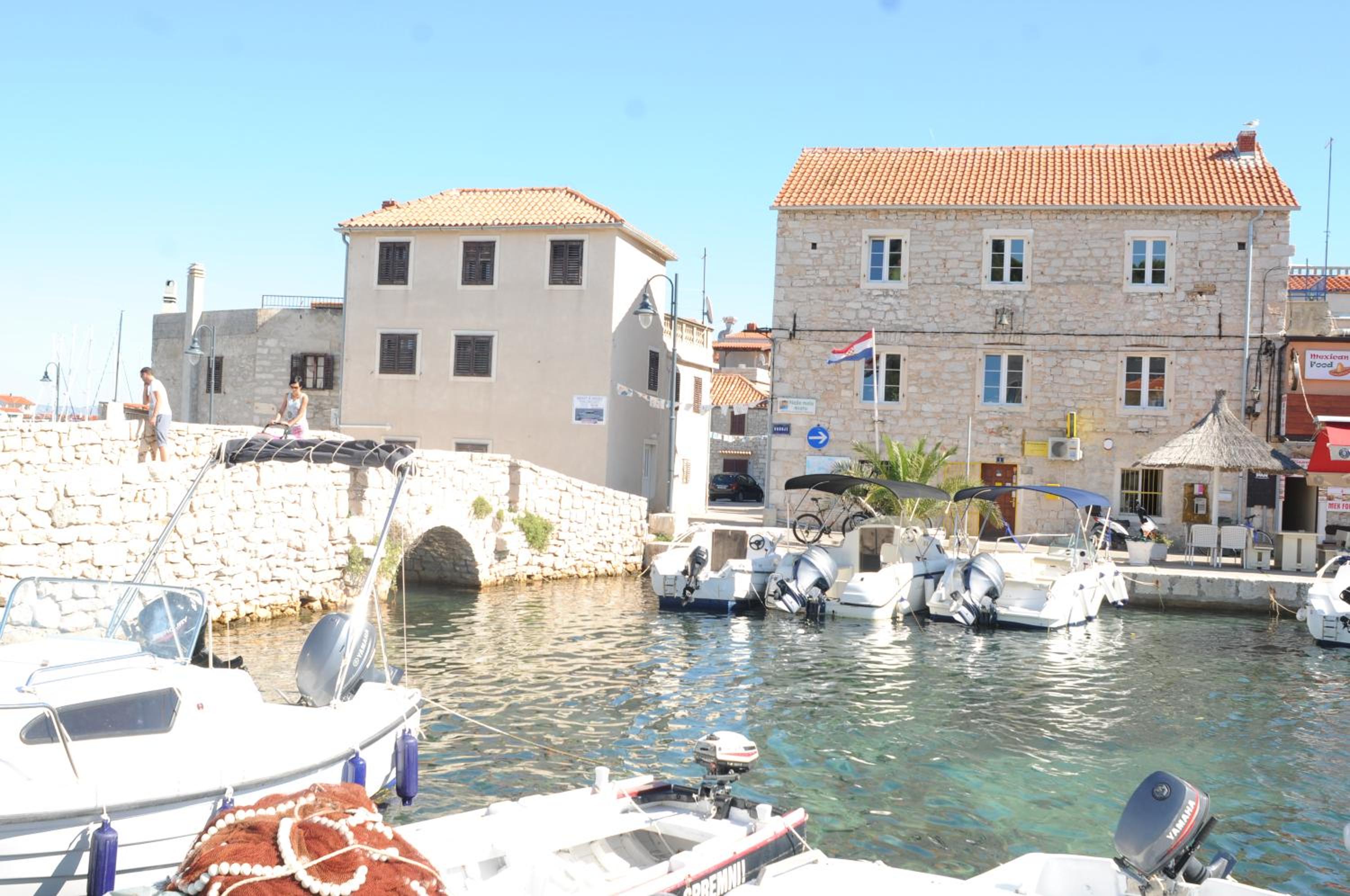 Apartments Jareb