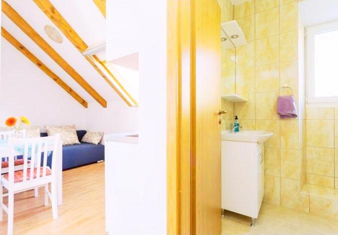 Sandy Beach Apartments view 3