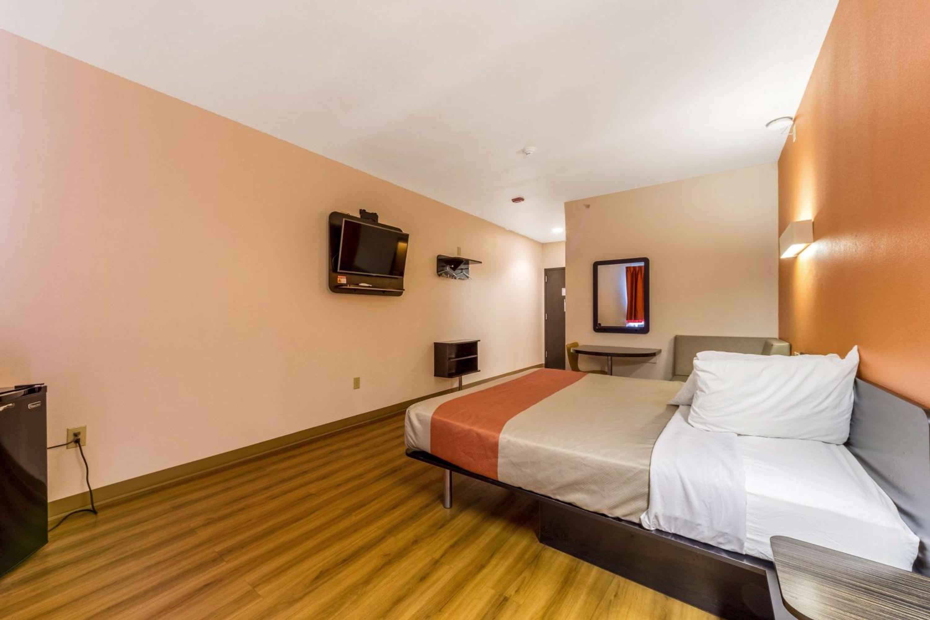 Motel 6-Jourdanton, TX