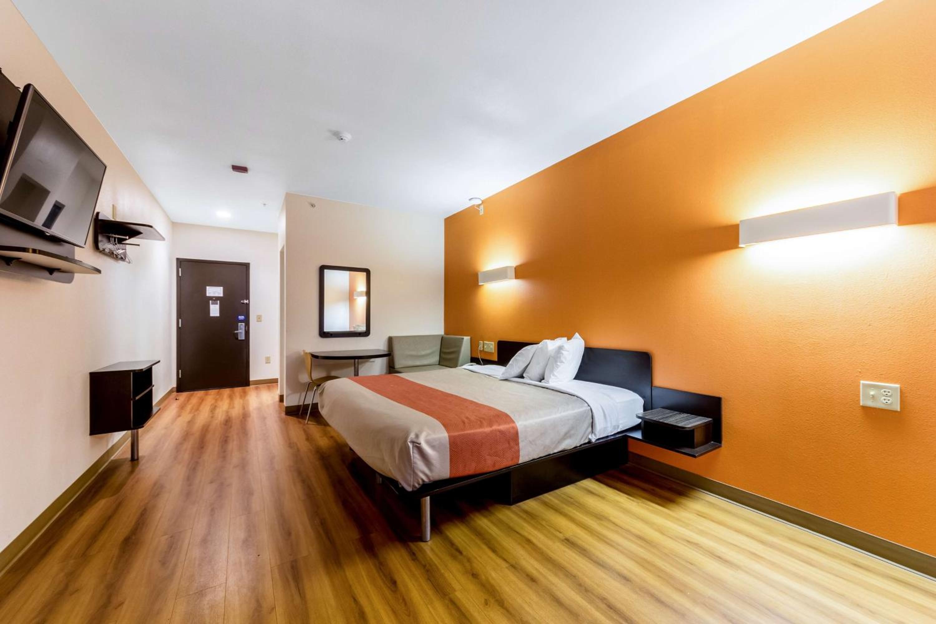 Motel 6-Jourdanton, TX