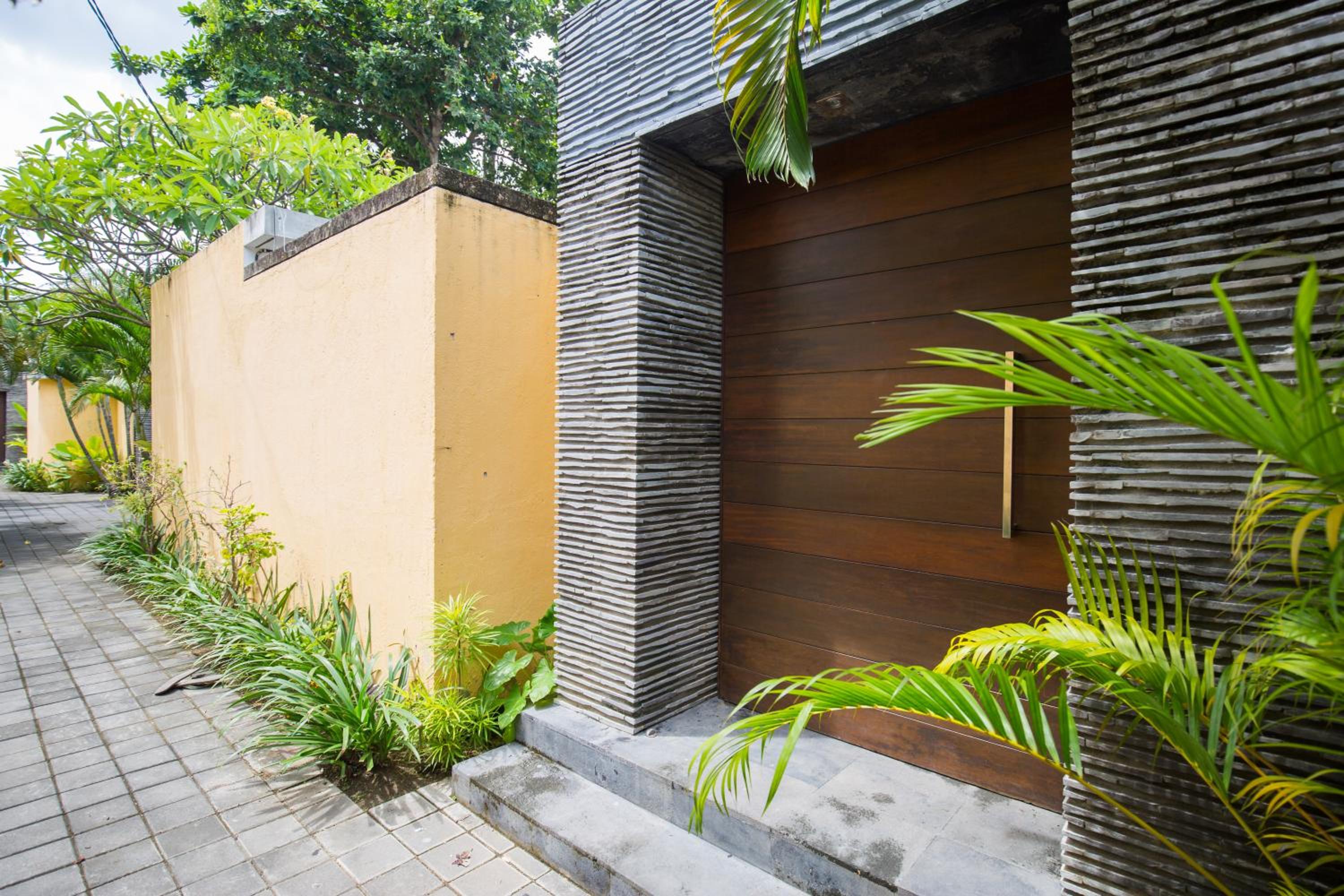 Hotel Villa Seriska Satu Sanur - Image 1