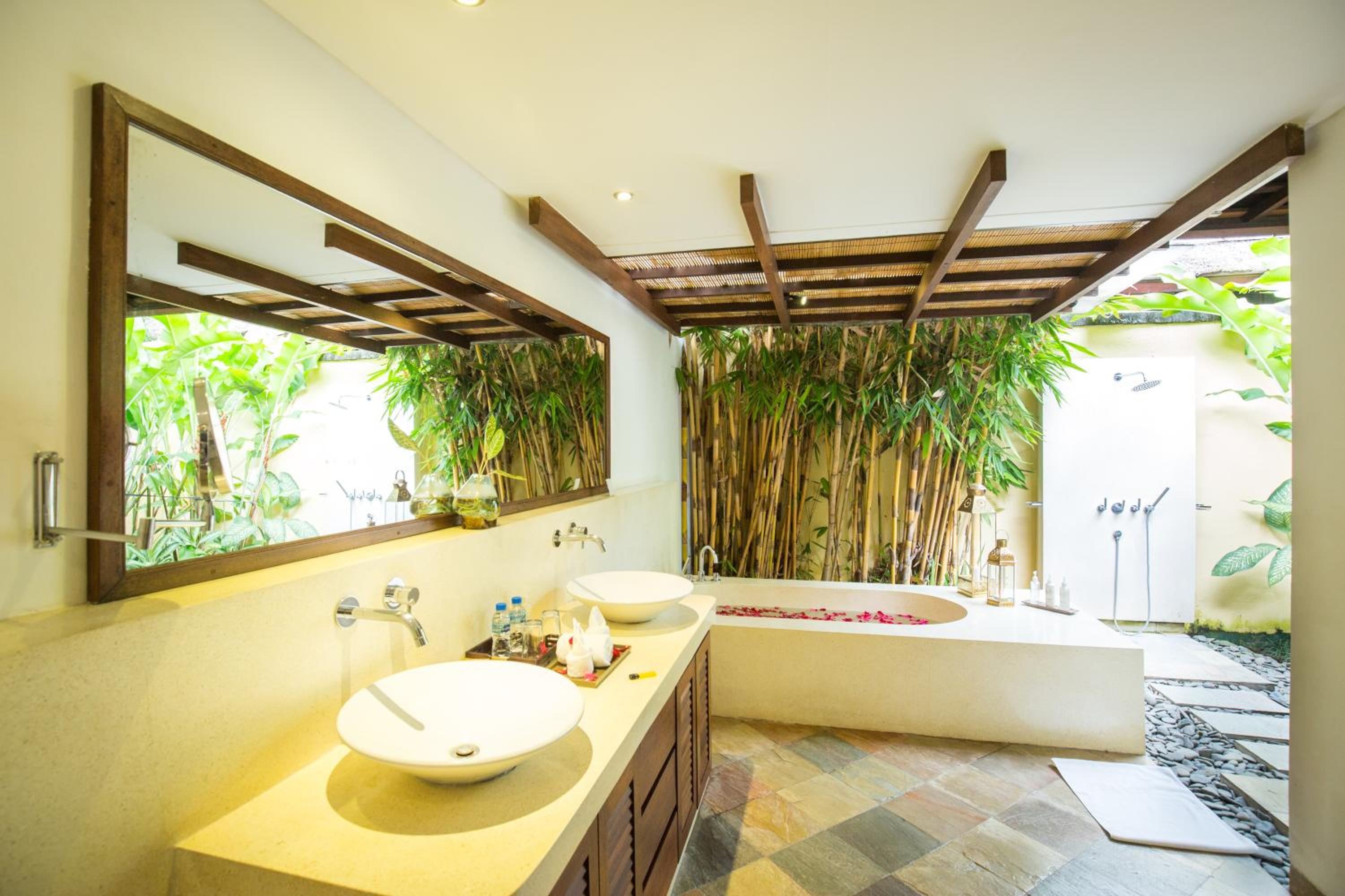 Villa Seriska Satu Sanur Luxury 4-Bedroom Villa with Private Beach Access & 24h Security