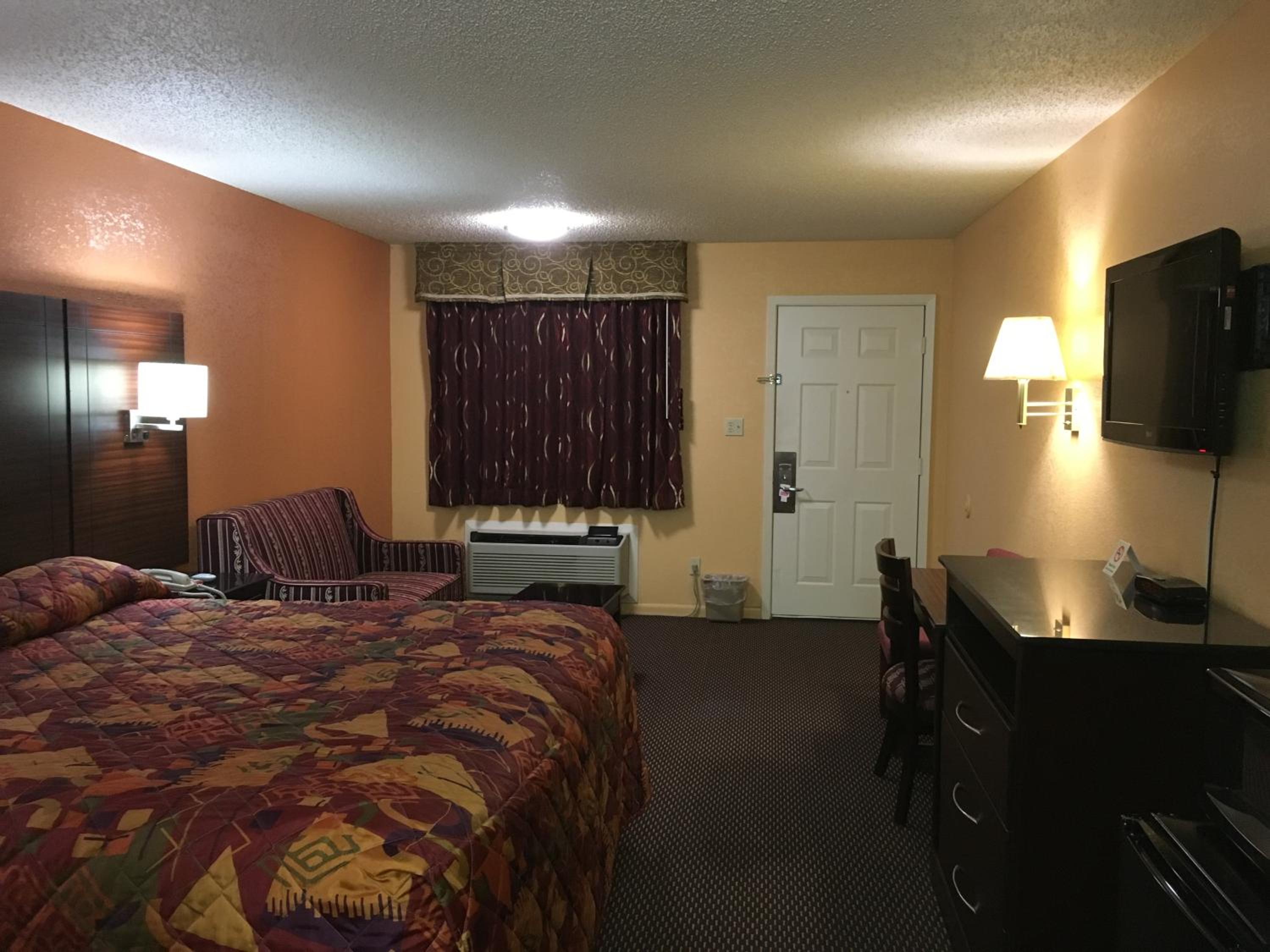Redwood Inn - White Hall - Property Image 2