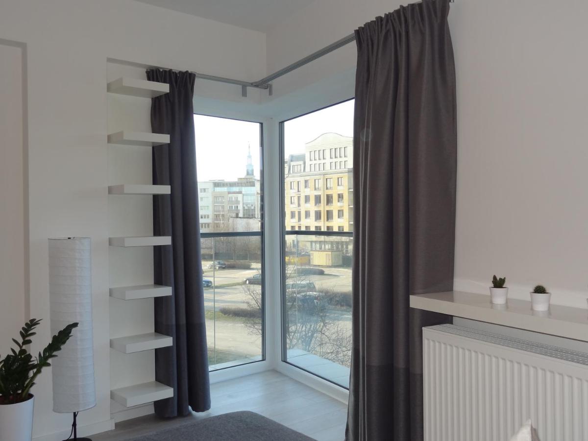 Studio POZ view 4