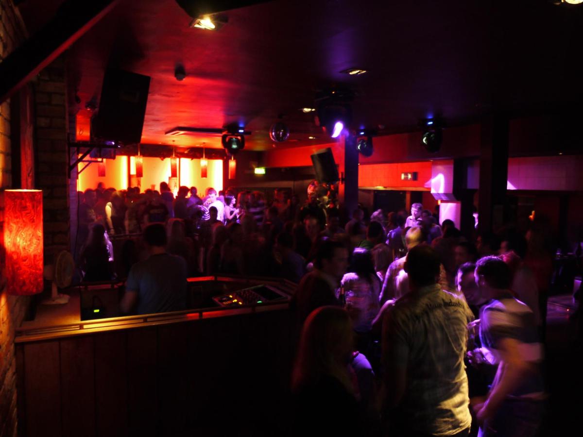 bar
