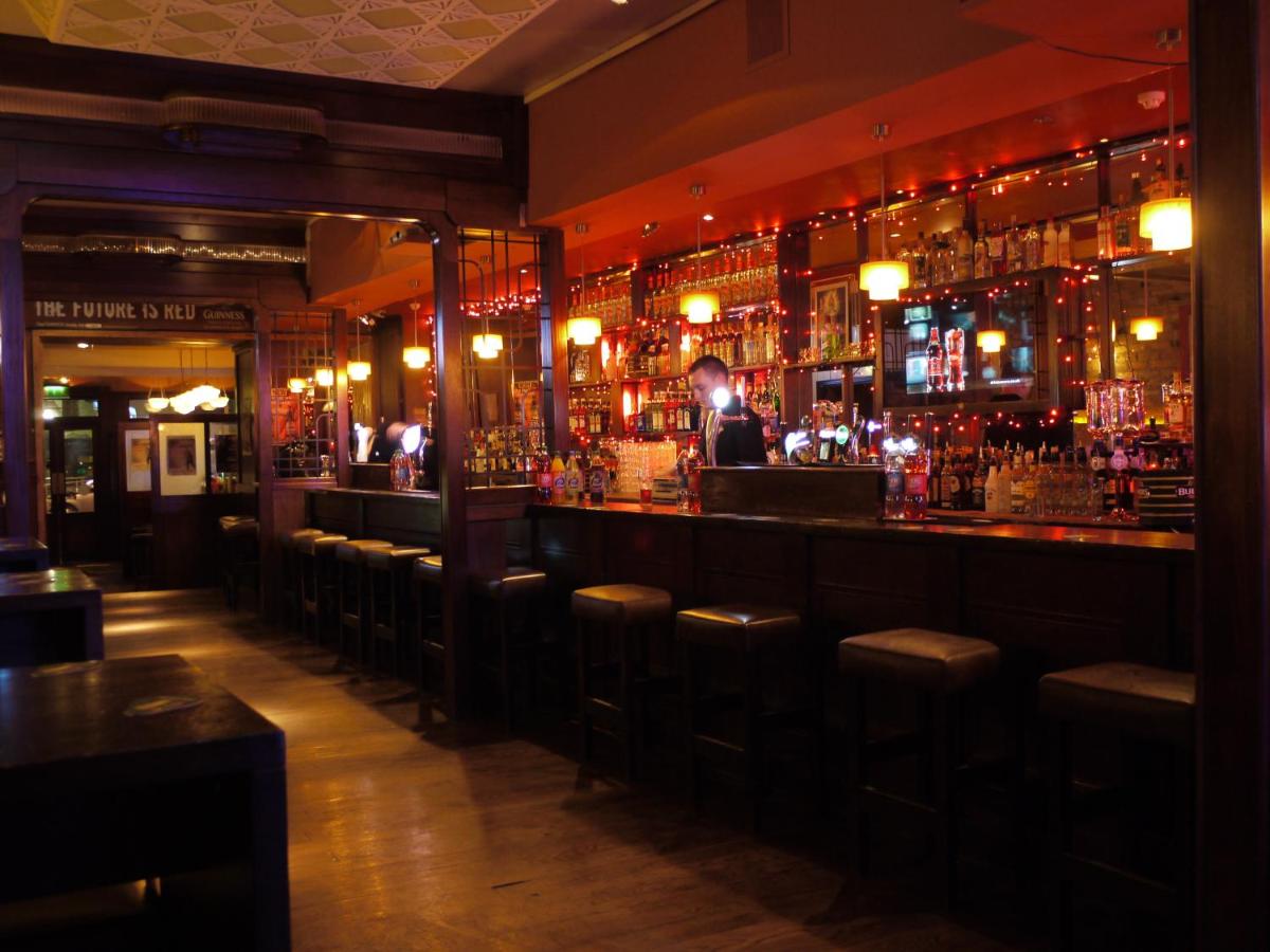 bar