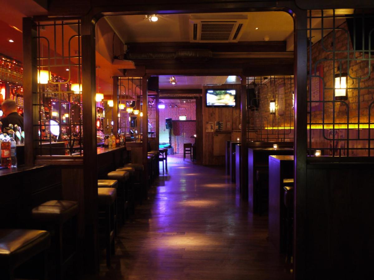 bar