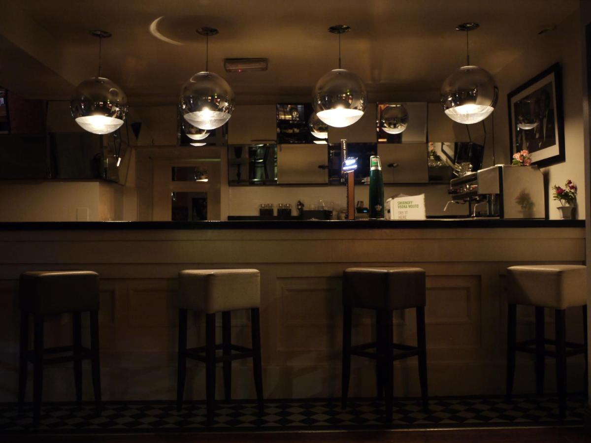 bar