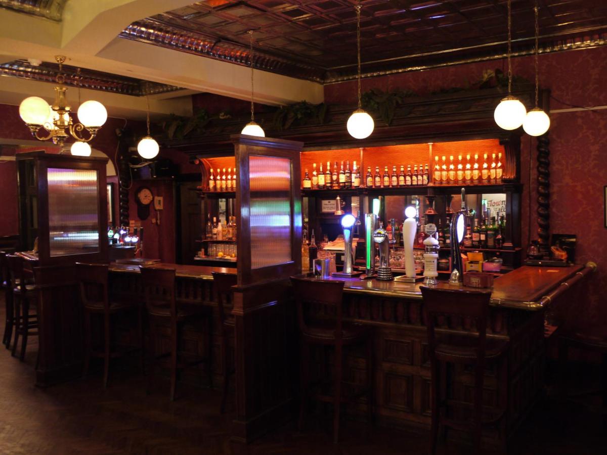 bar