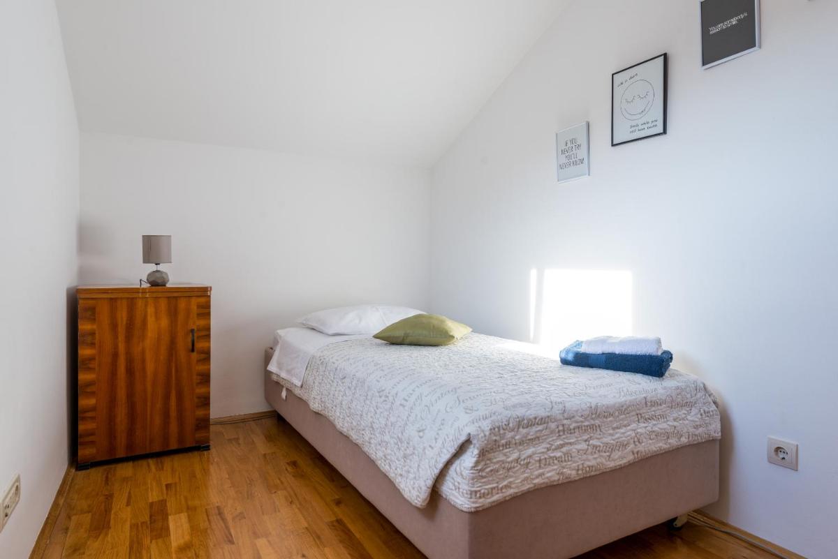 Lily's Apartments