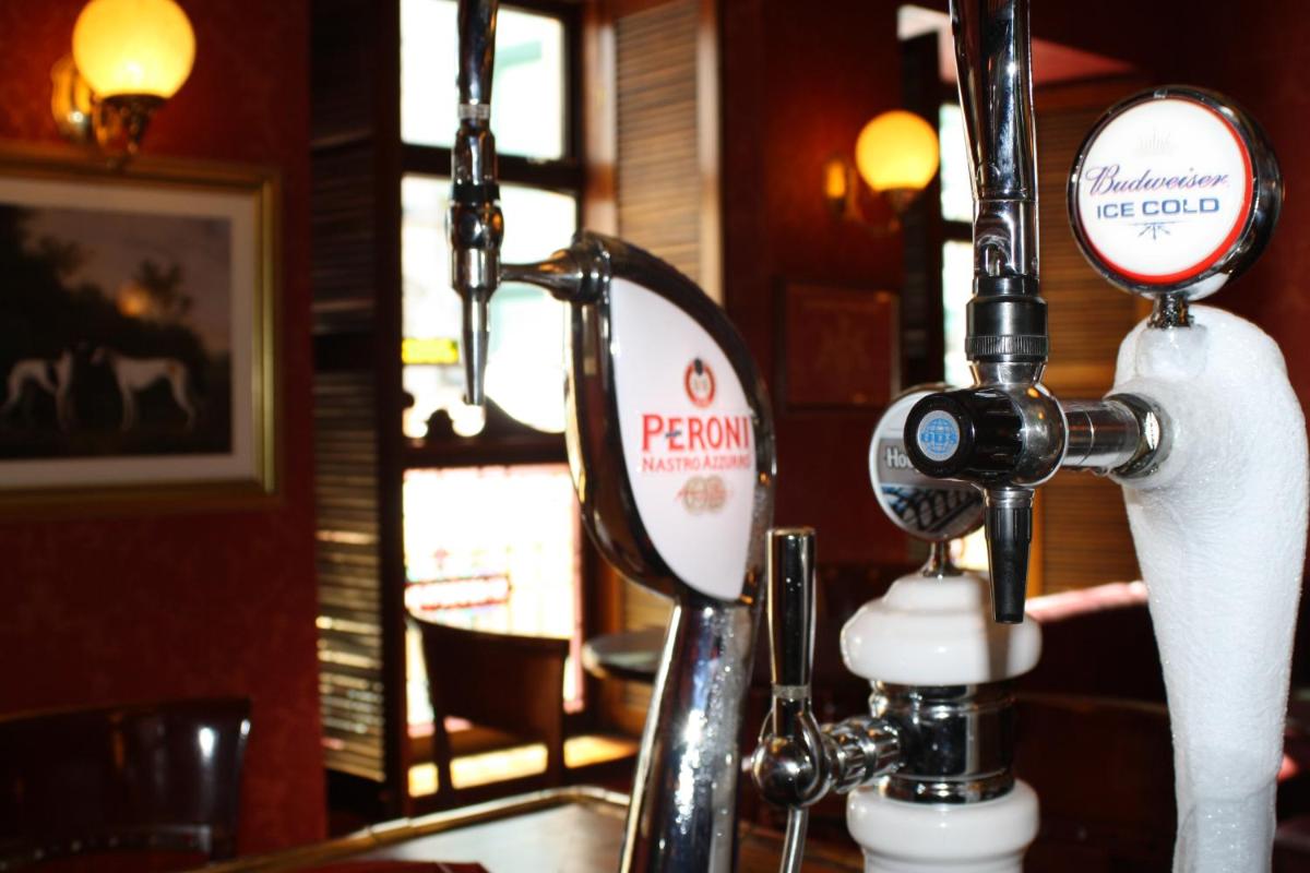 bar