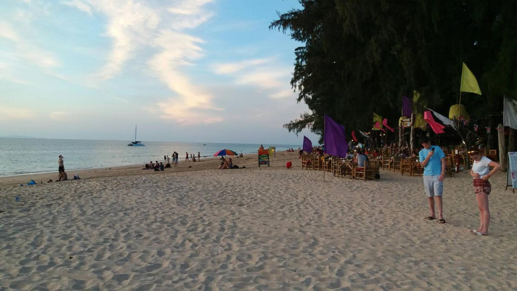 Lanta Long Beach Hostel