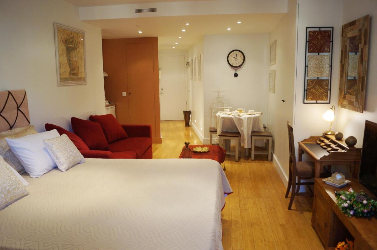 Champs Elysees Executive Apartment