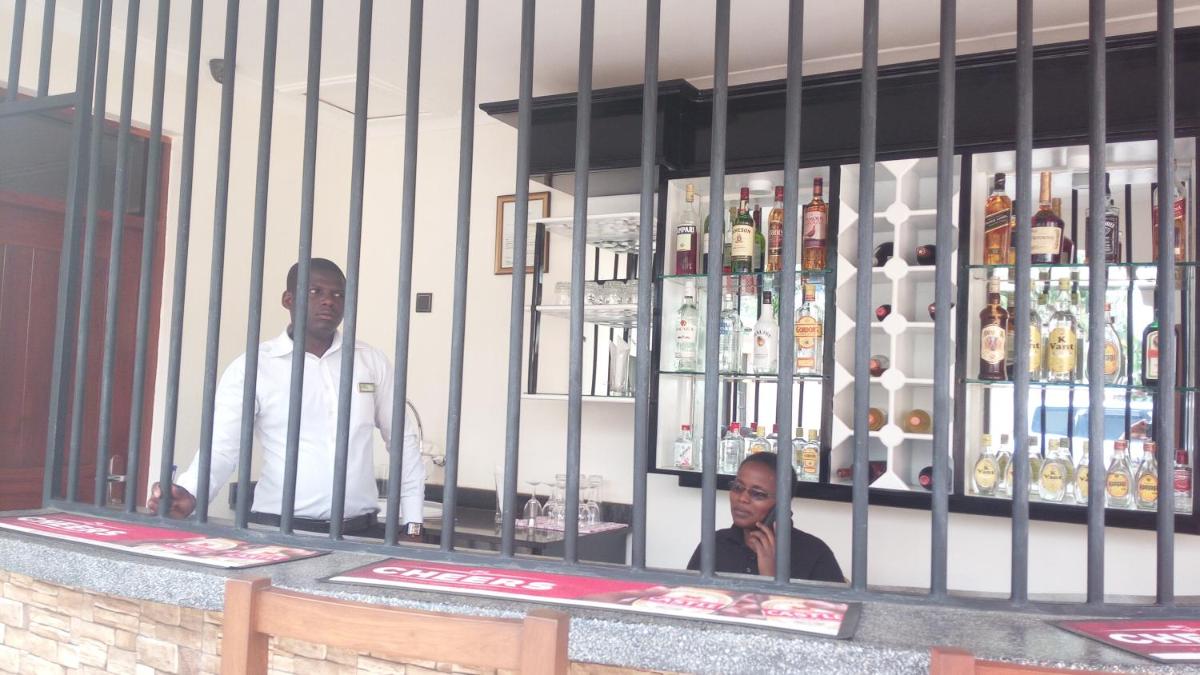 bar
