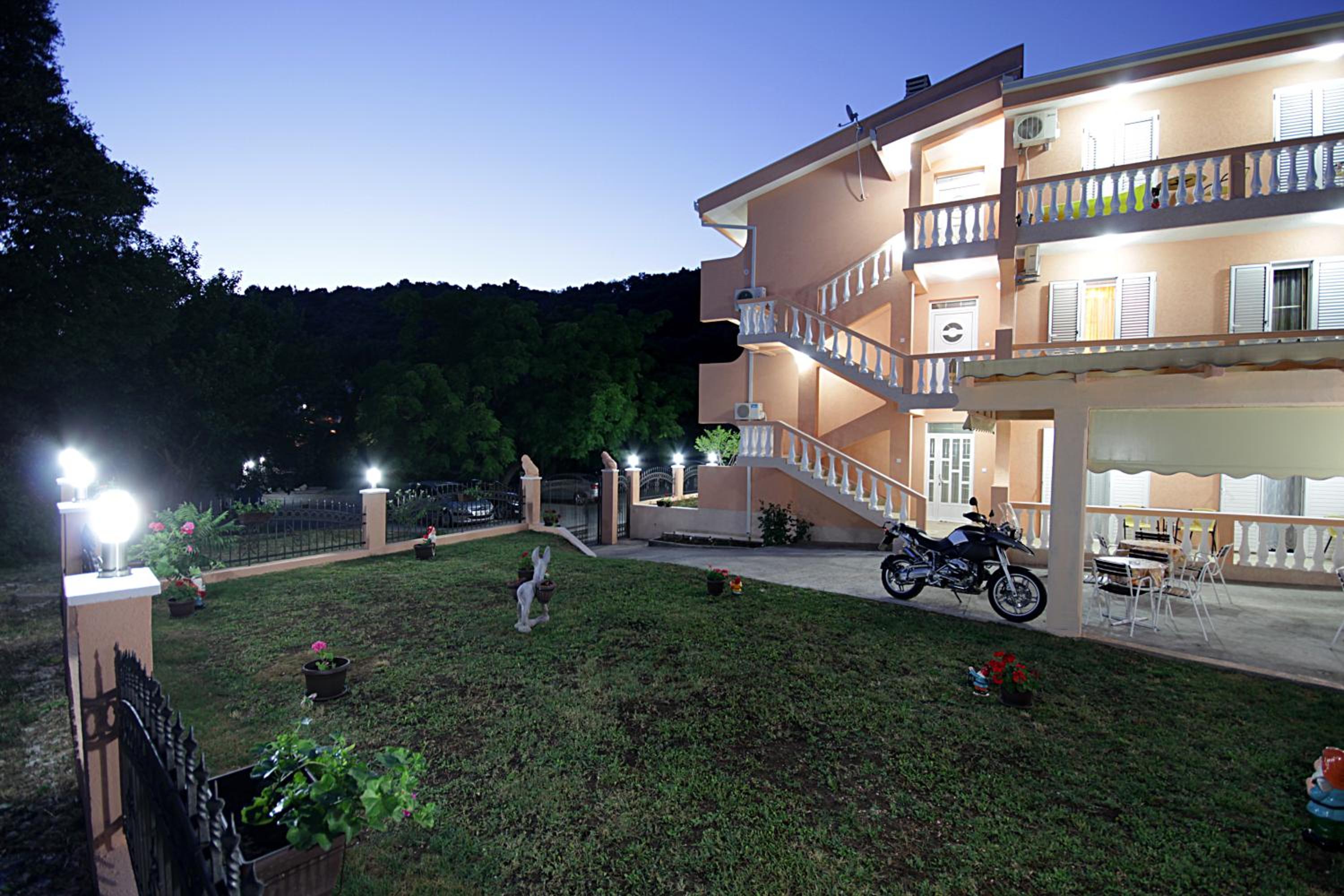 Apartmani Milacic view 4