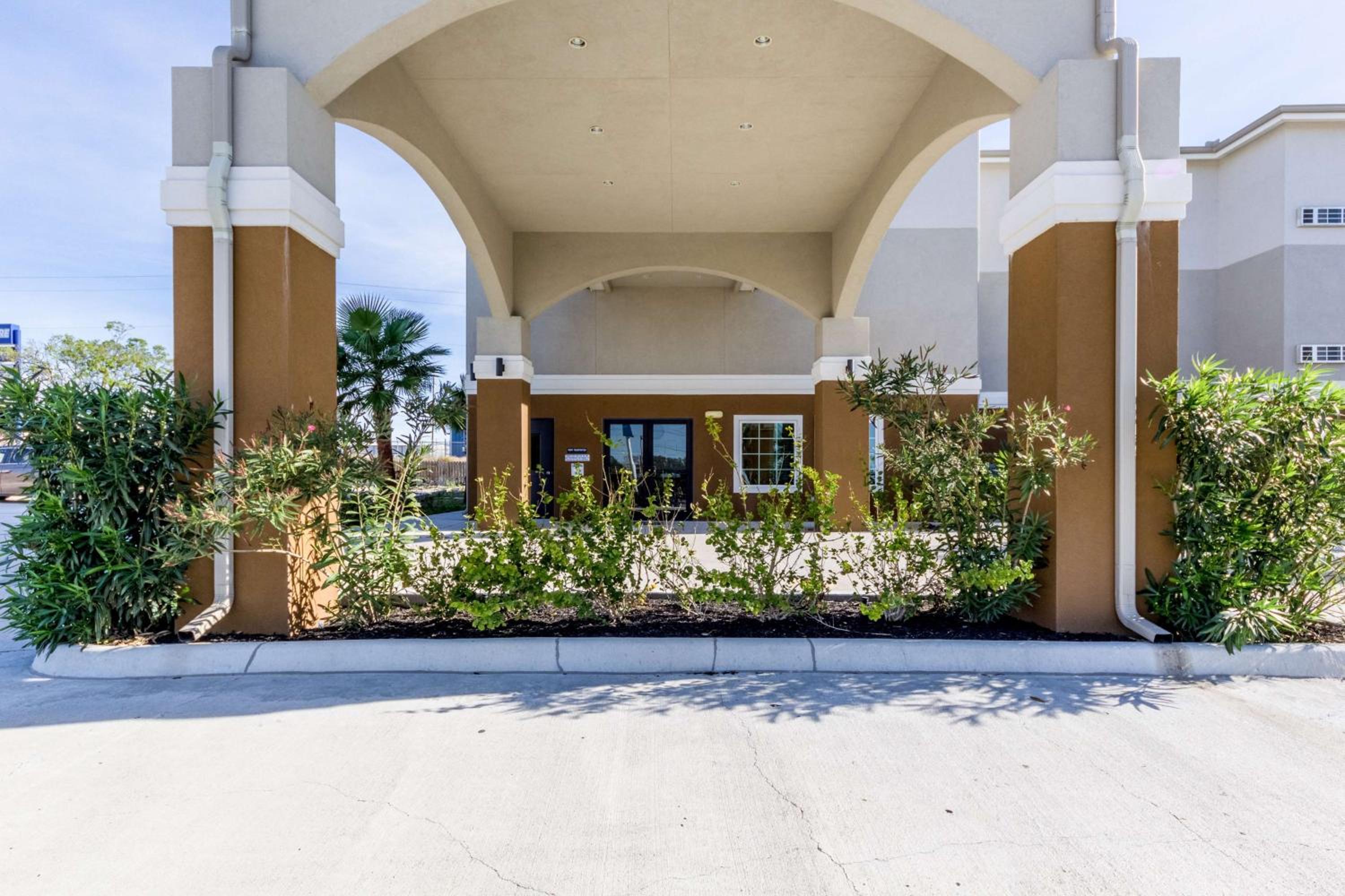 Super 8 by Wyndham Kenedy - Property Image 9