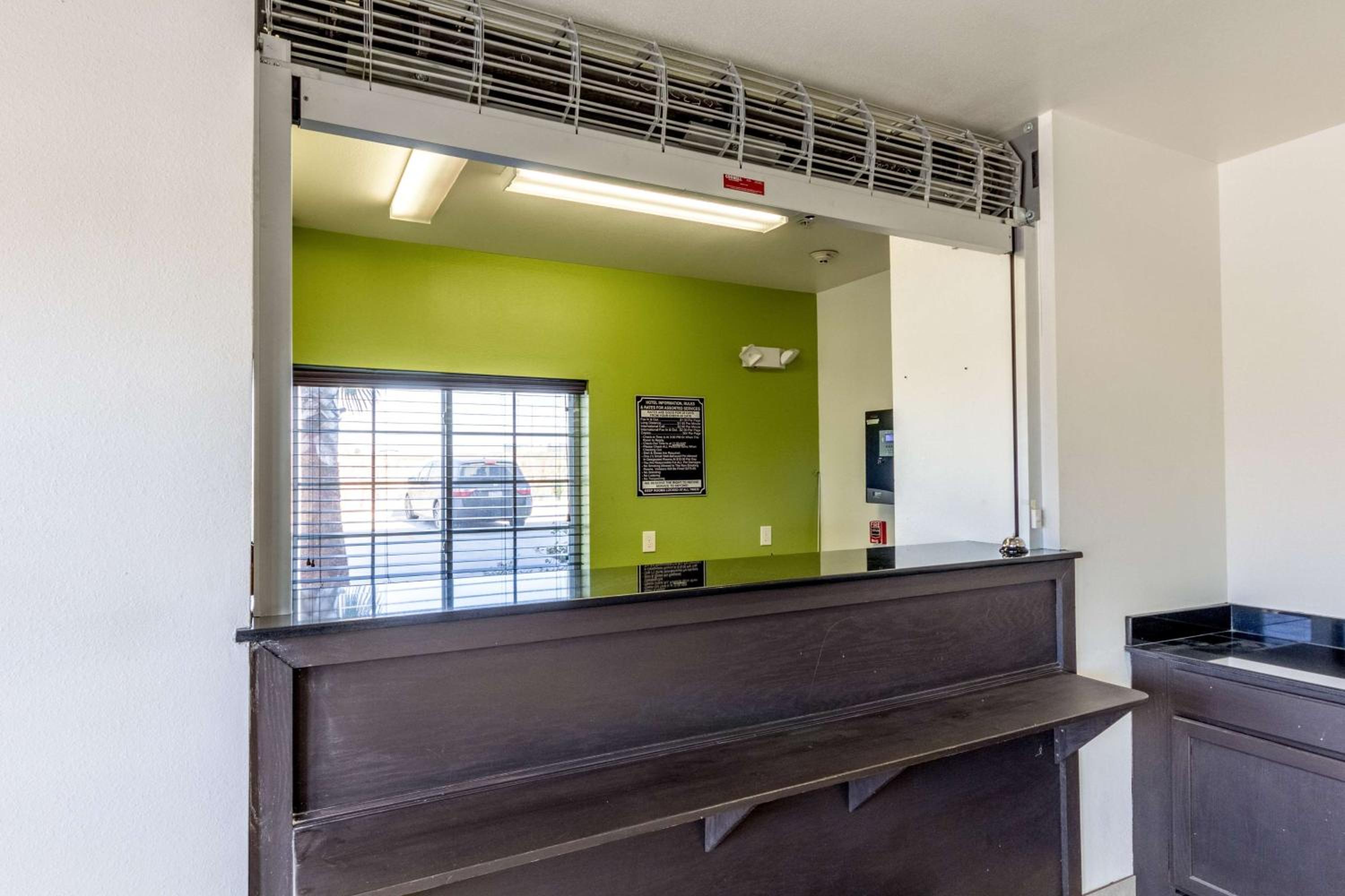 Super 8 by Wyndham Kenedy - Property Image 37