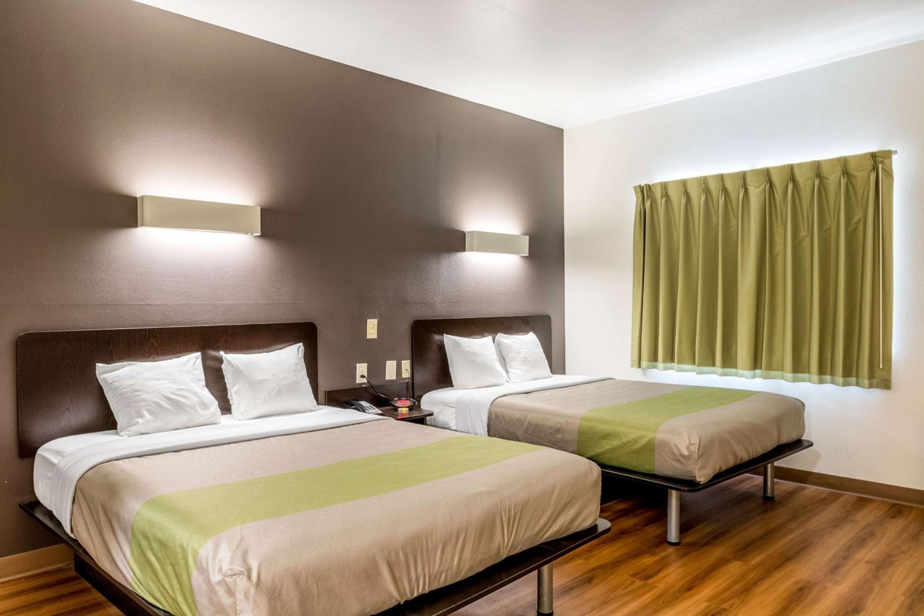 Super 8 by Wyndham Kenedy - Property Image 8