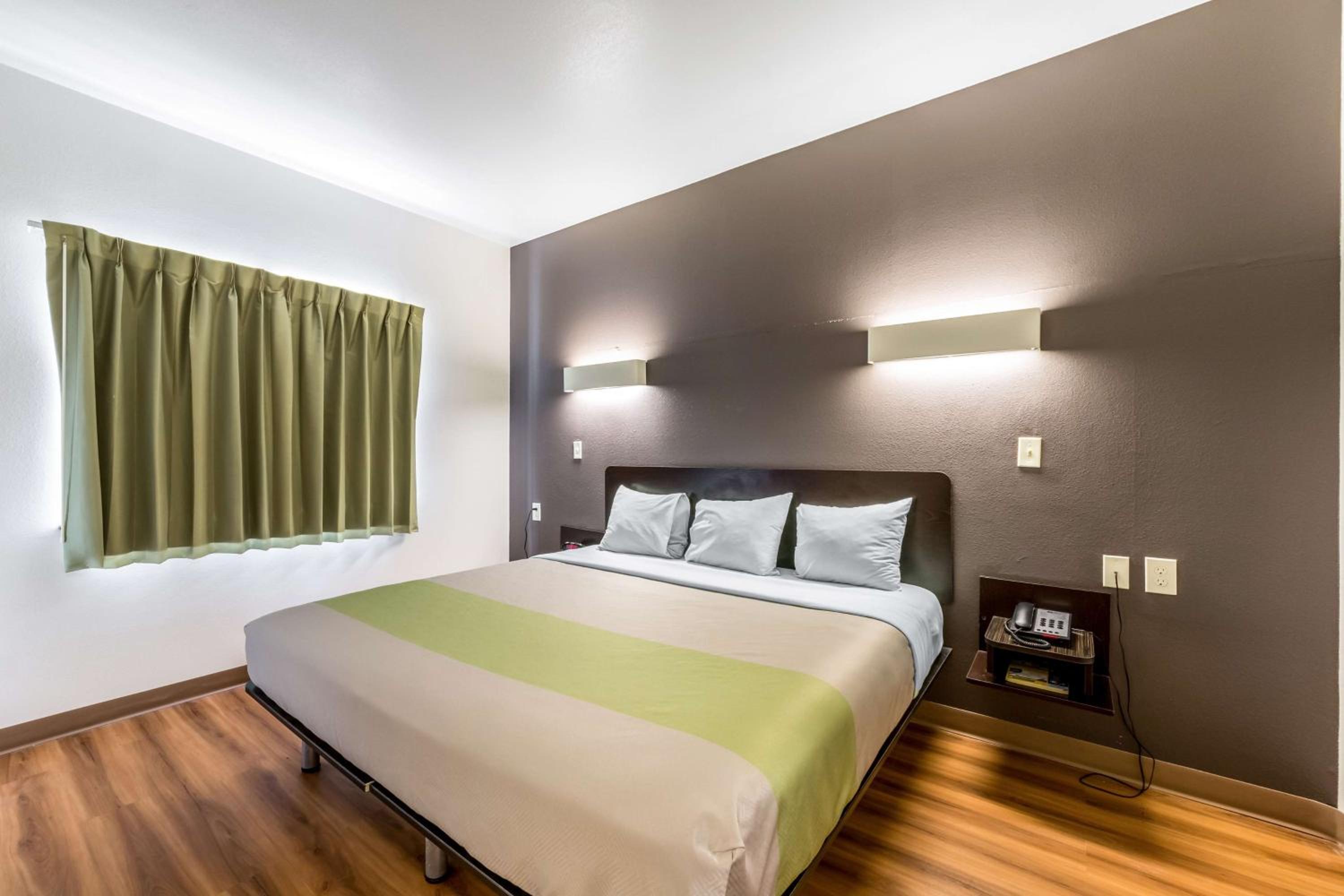 Super 8 by Wyndham Kenedy - Property Image 31