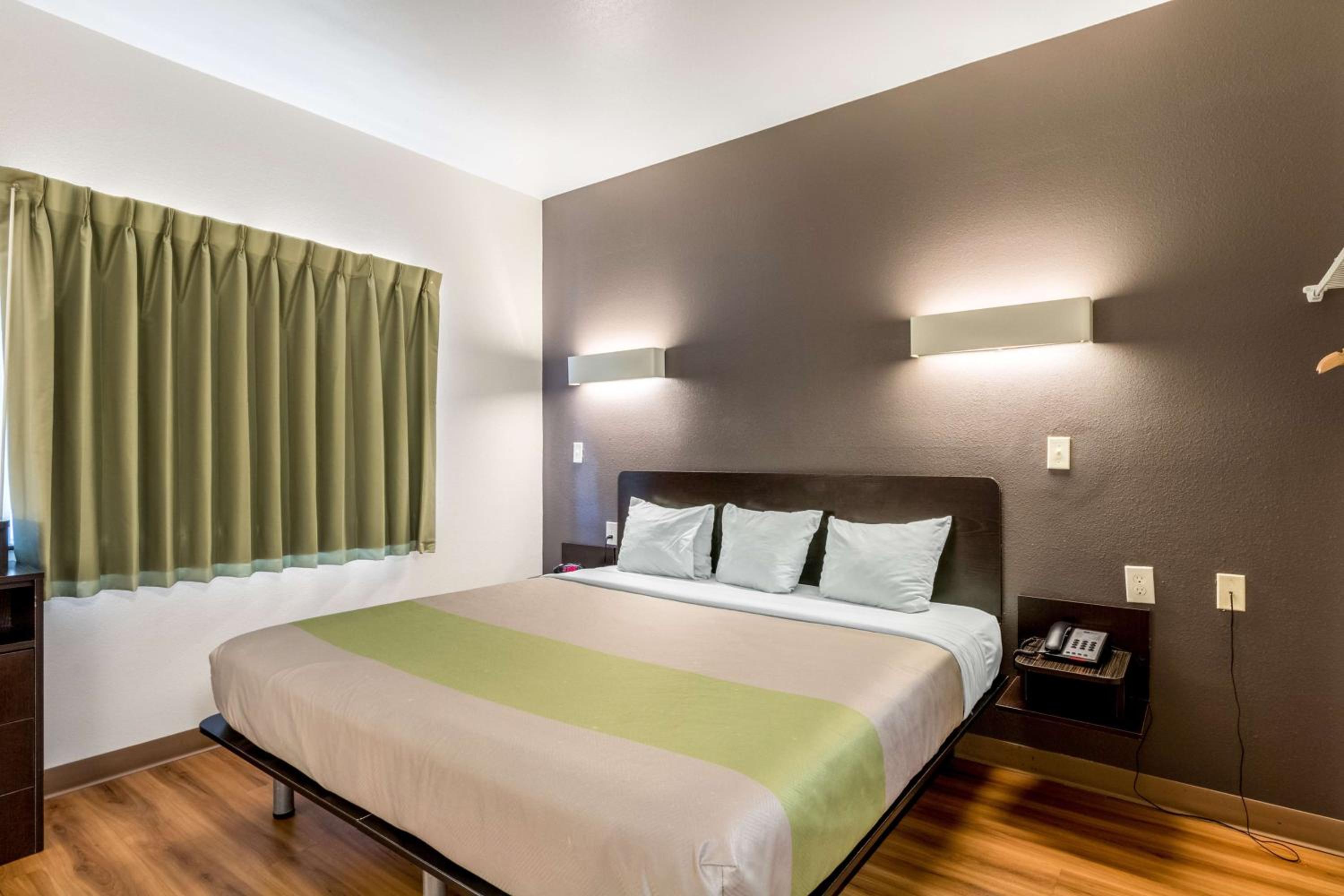 Super 8 by Wyndham Kenedy - Property Image 30