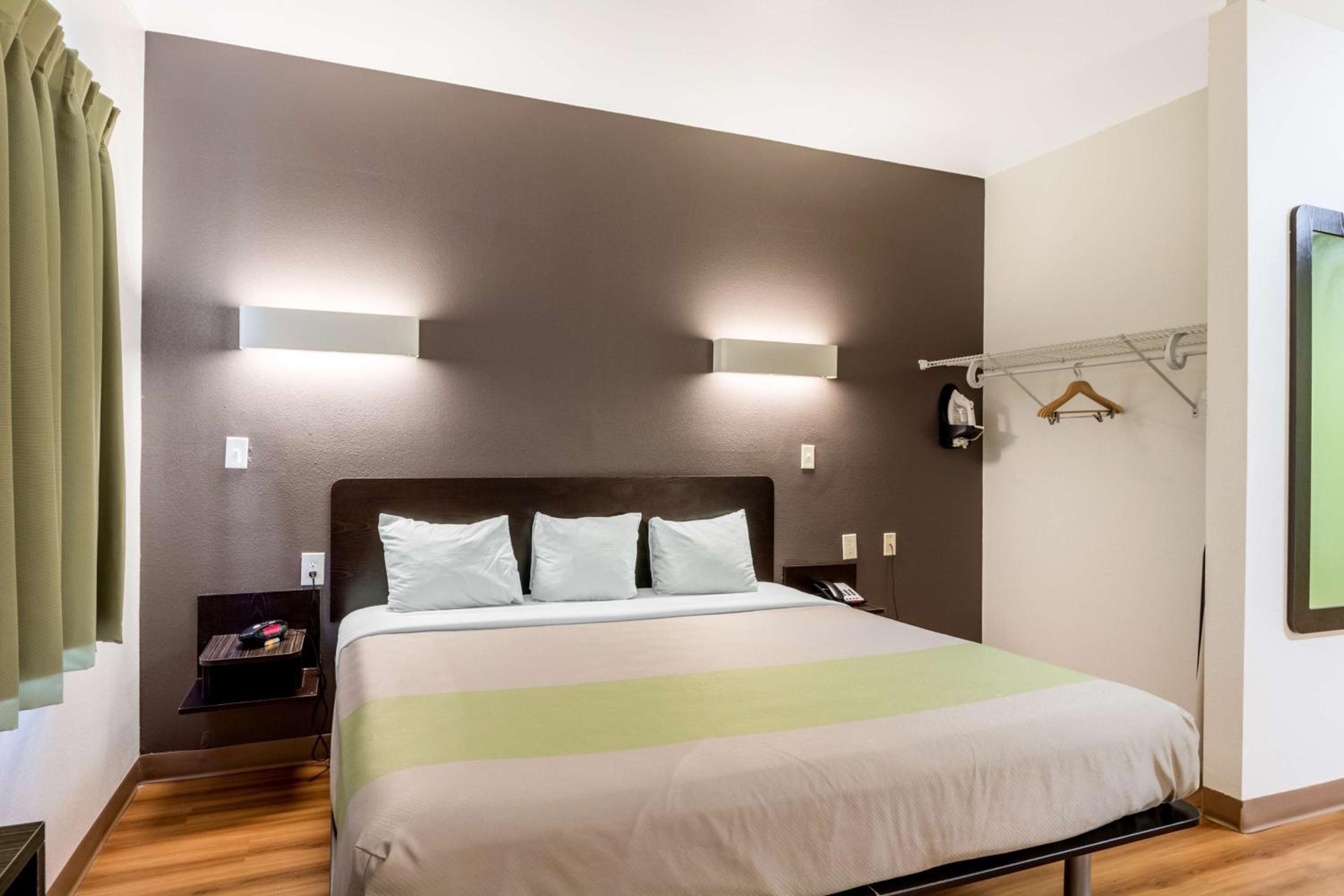 Super 8 by Wyndham Kenedy - Property Image 5