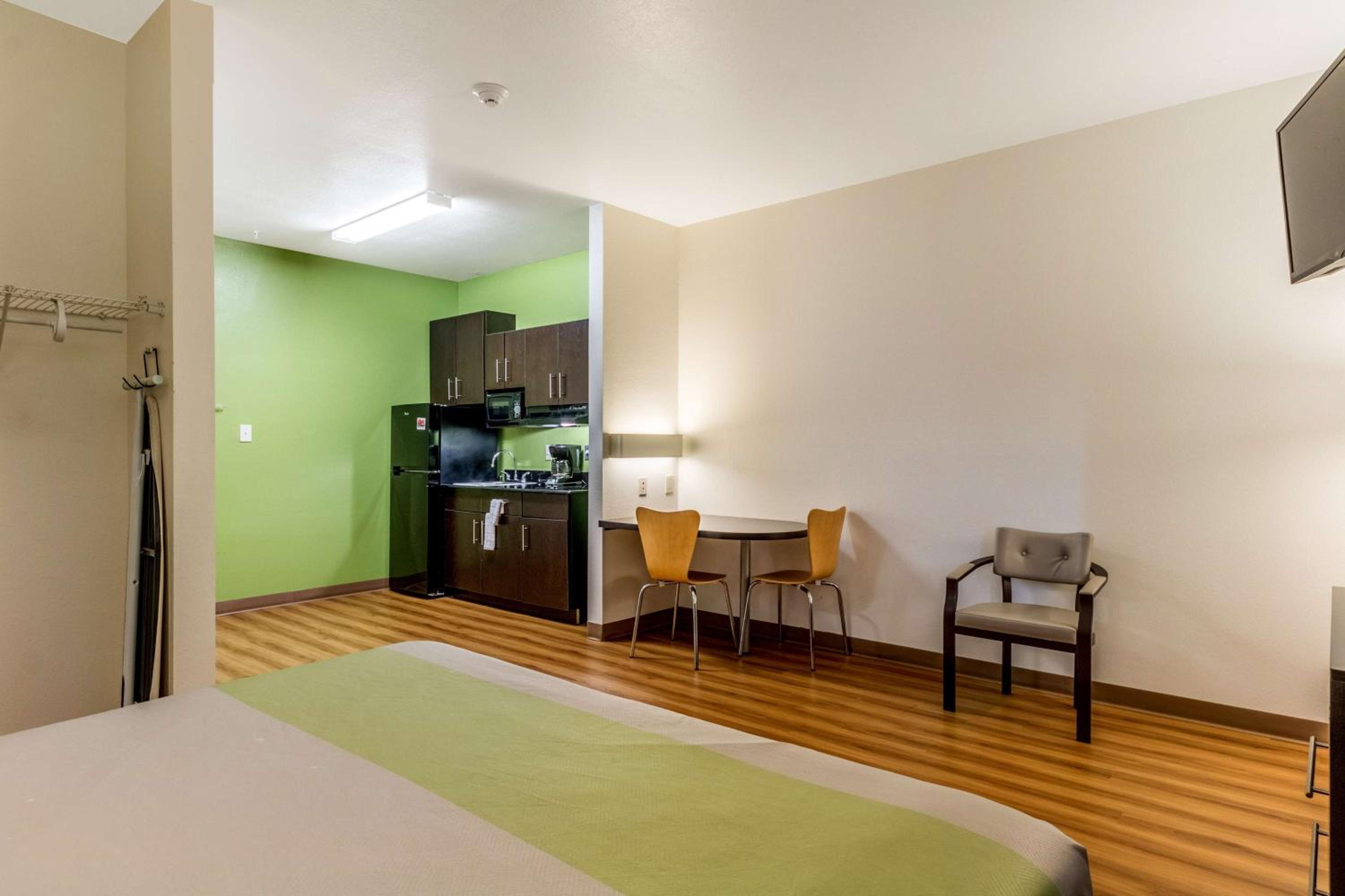 Super 8 by Wyndham Kenedy - Property Image 29