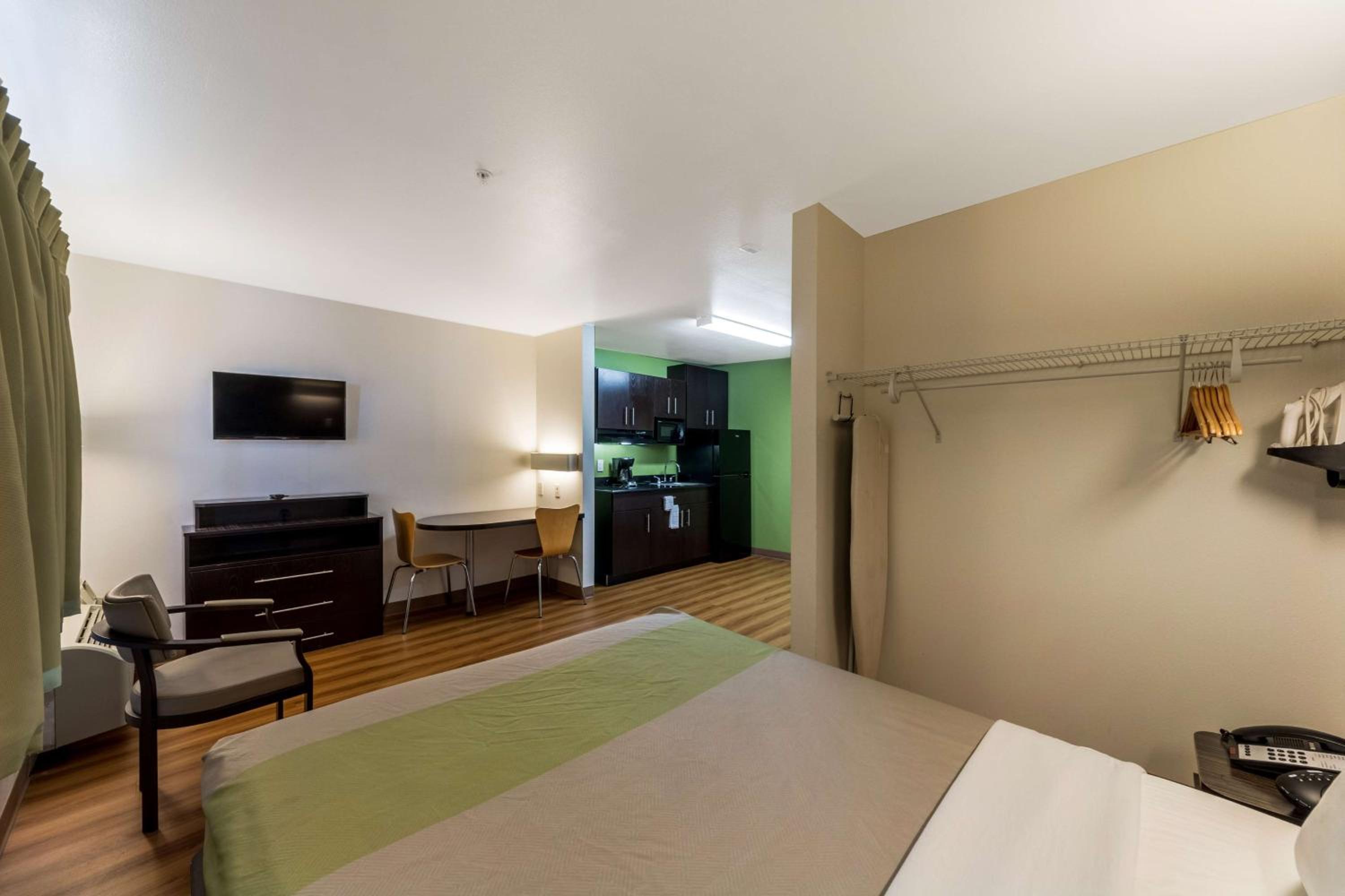 Super 8 by Wyndham Kenedy - Property Image 27