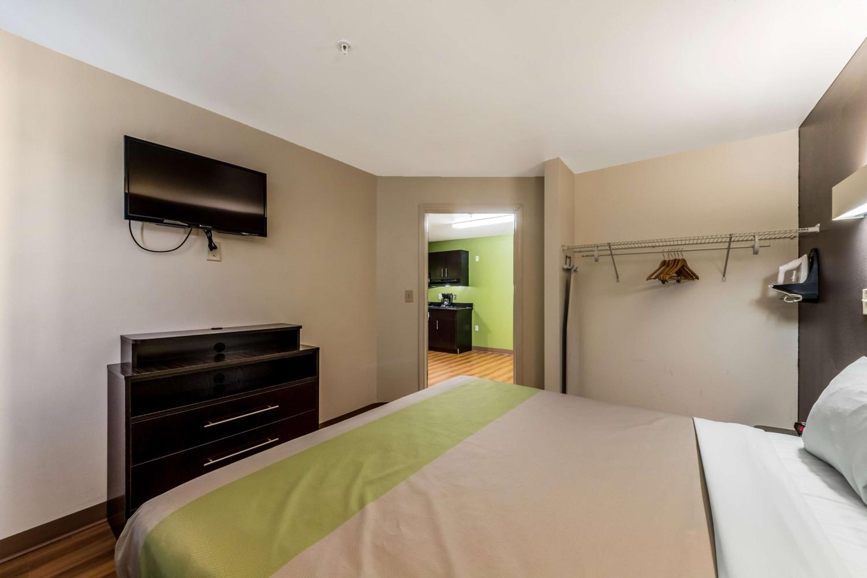 Super 8 by Wyndham Kenedy - Property Image 26