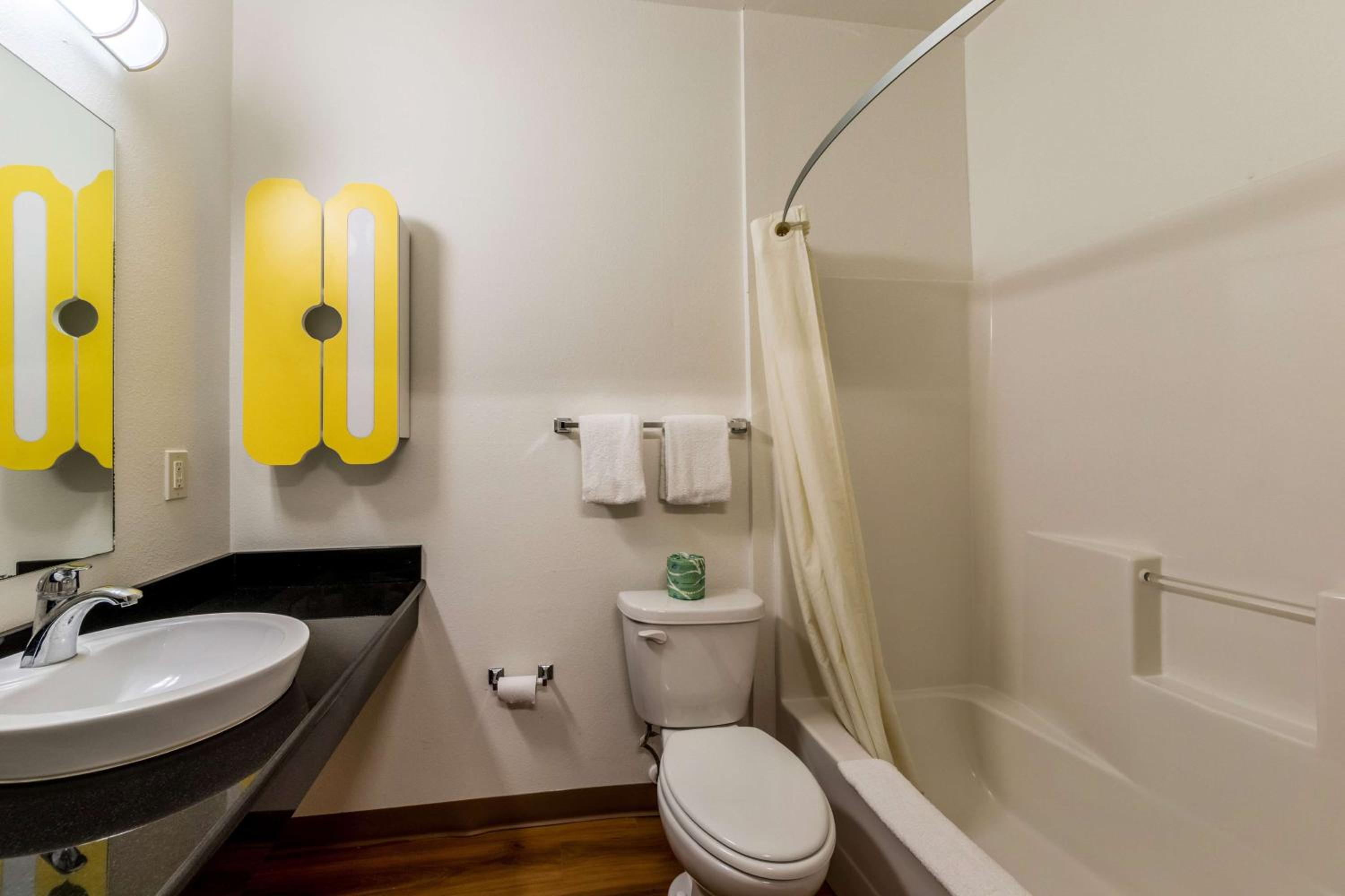 Super 8 by Wyndham Kenedy - Property Image 22