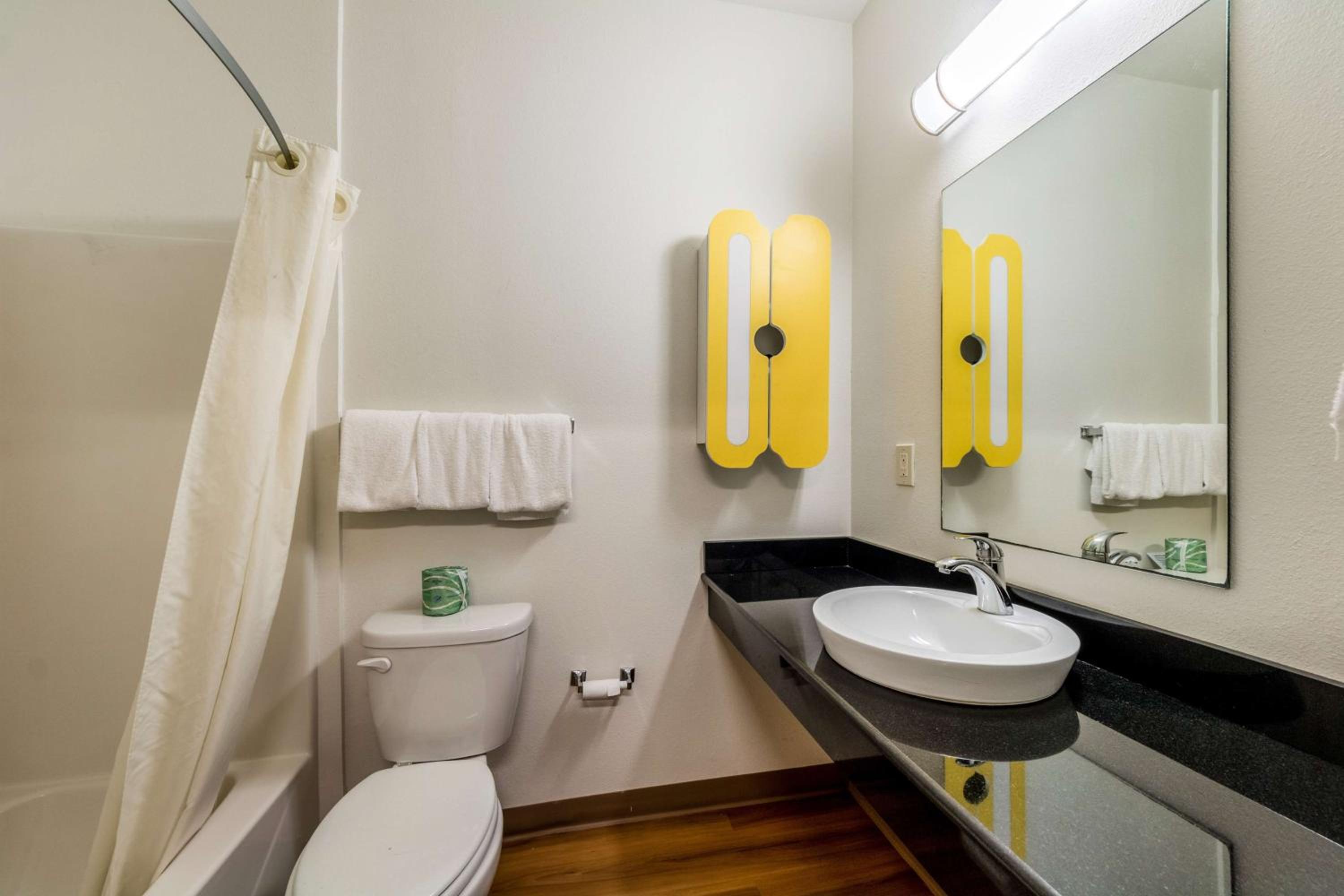 Super 8 by Wyndham Kenedy - Property Image 20