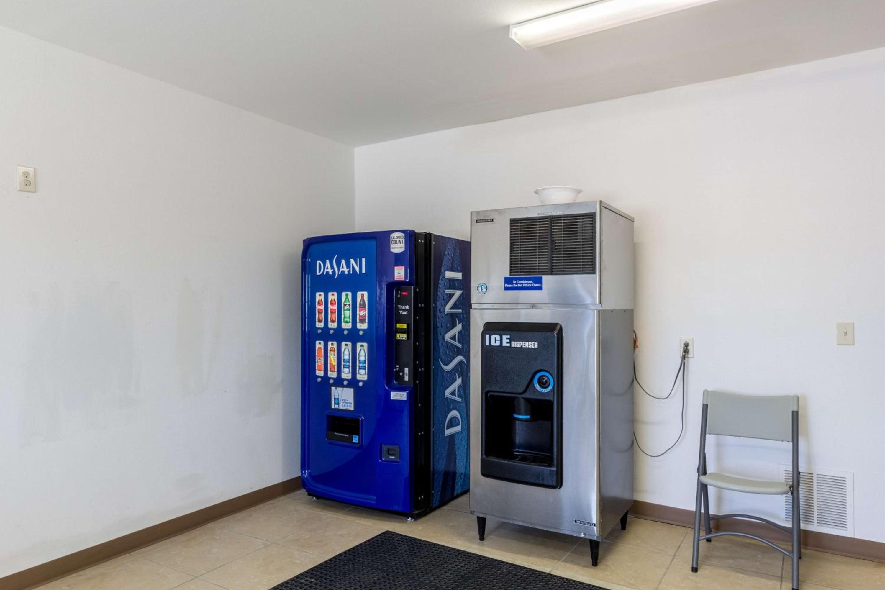 Super 8 by Wyndham Kenedy - Property Image 14