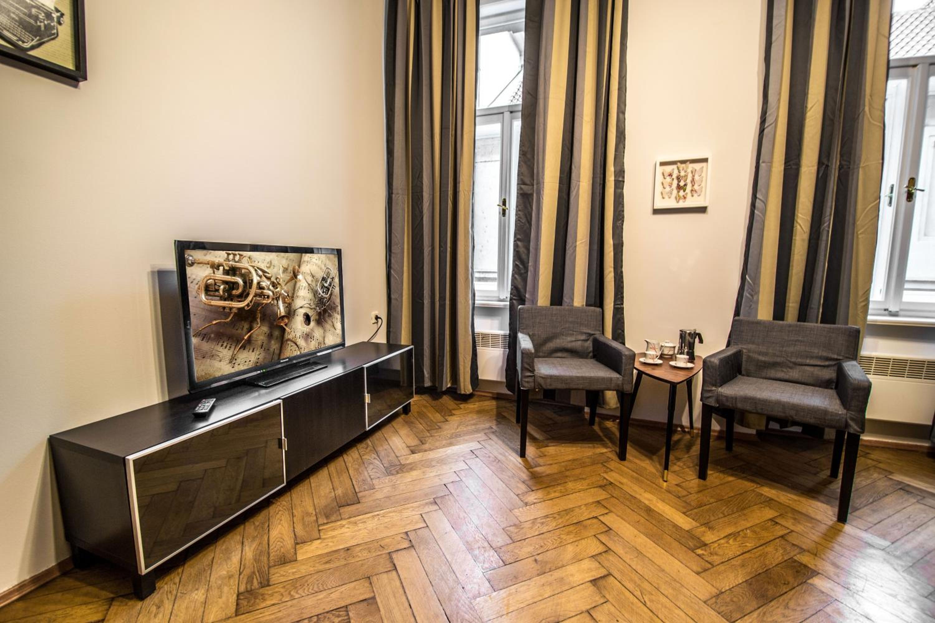 Colonial Ruterra 2BDR Apartment