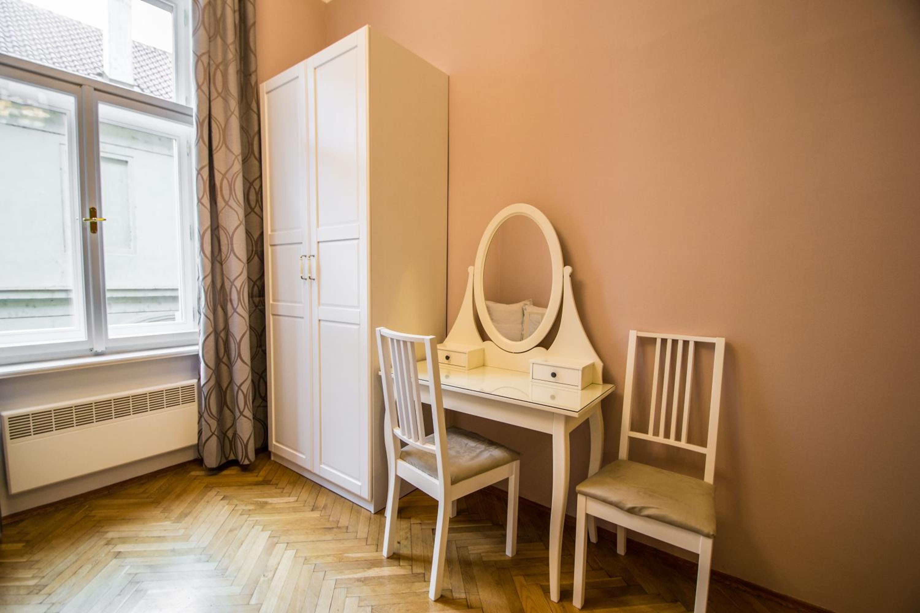 Colonial Ruterra 2BDR Apartment