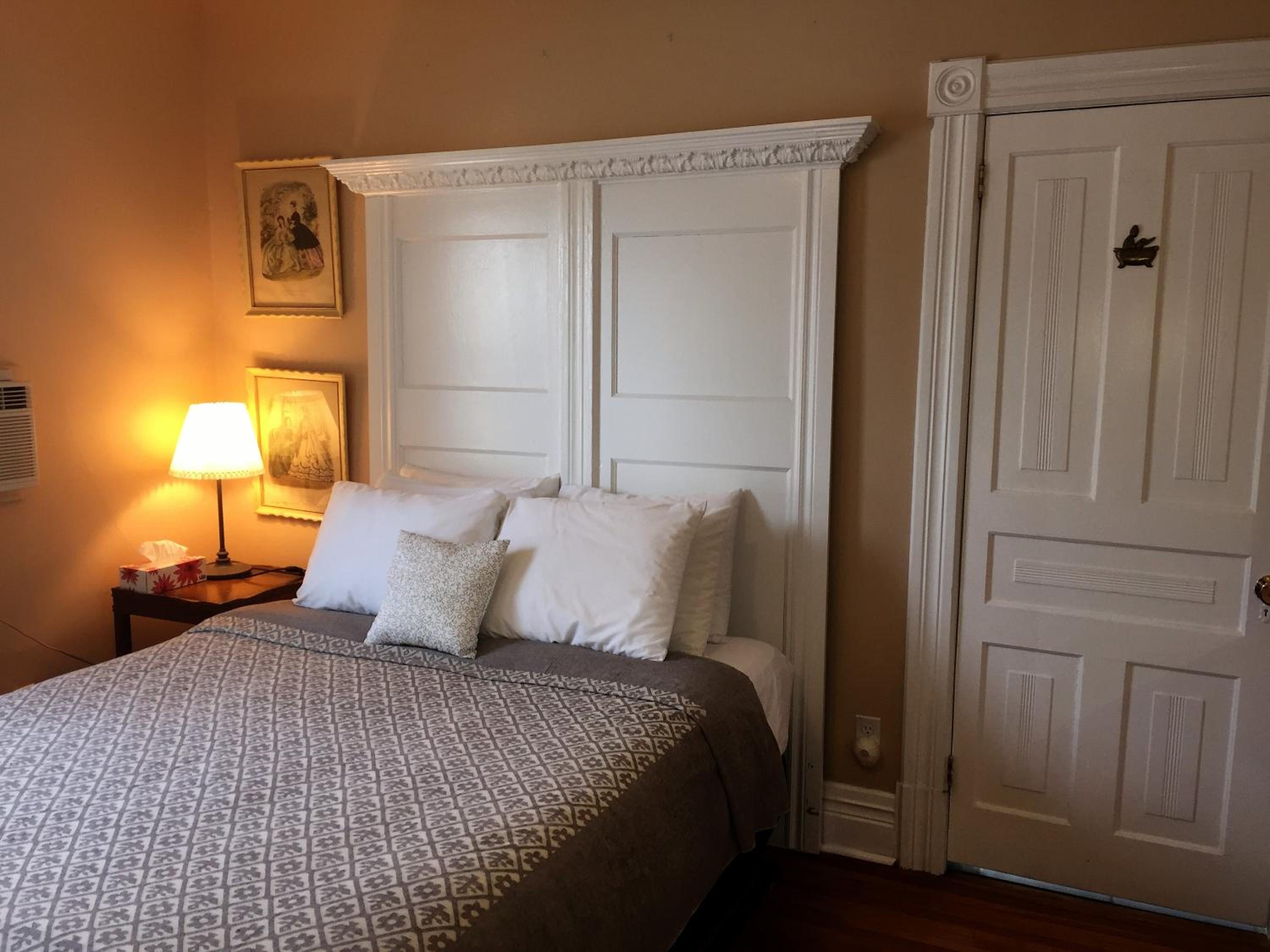 Ellis House Bed & Breakfast