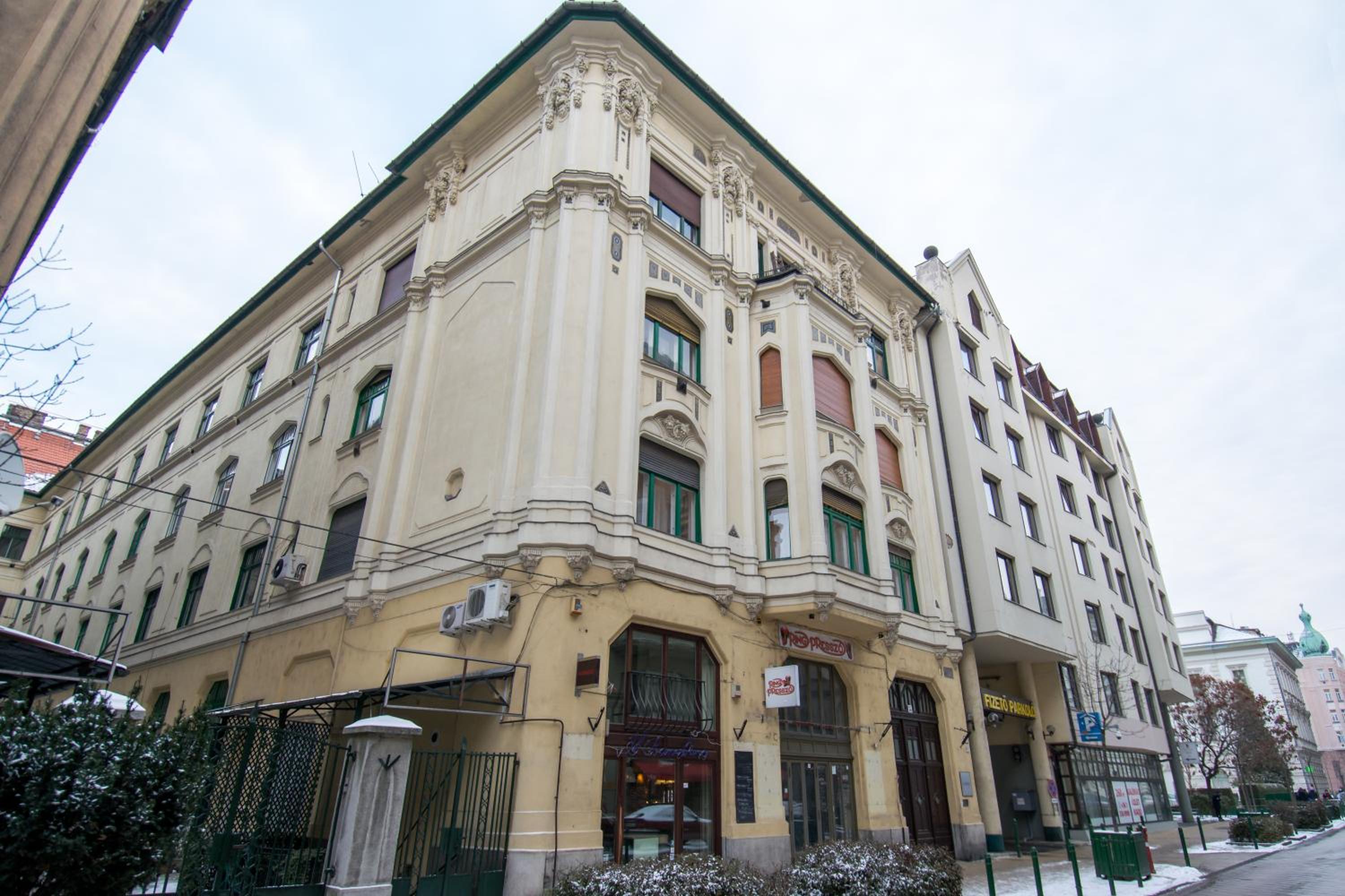 Photo 12