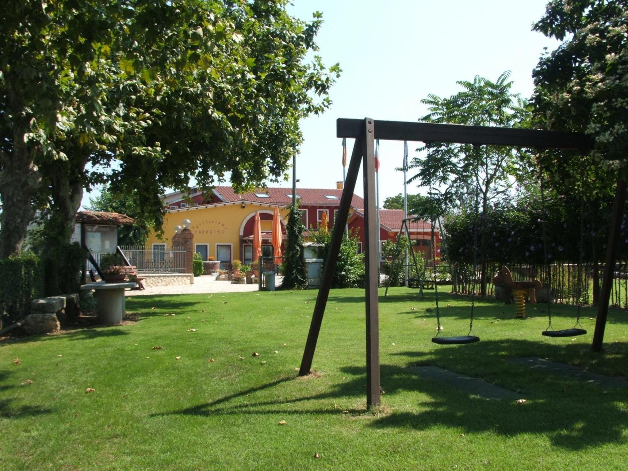 Photo 12
