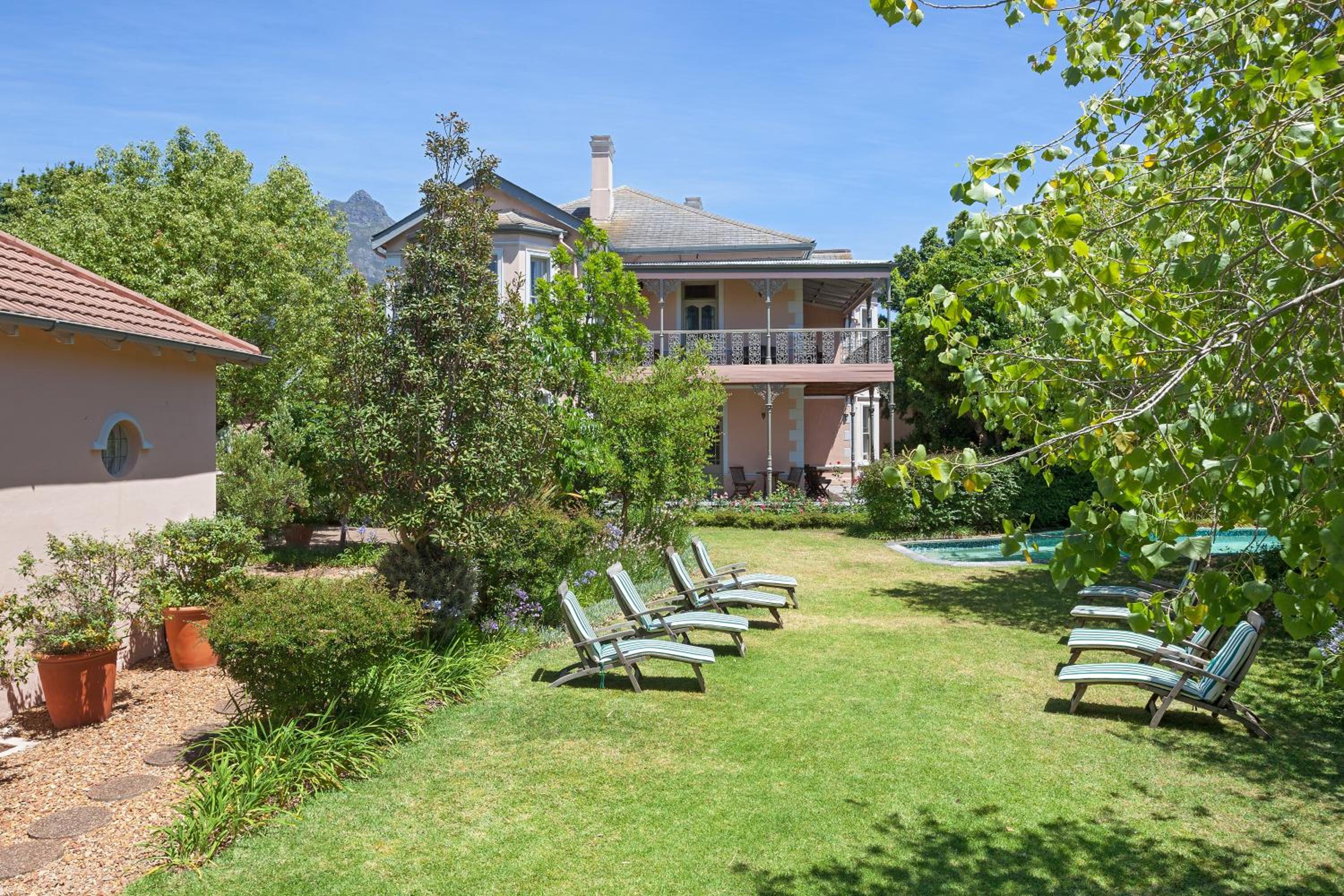 Medindi Manor