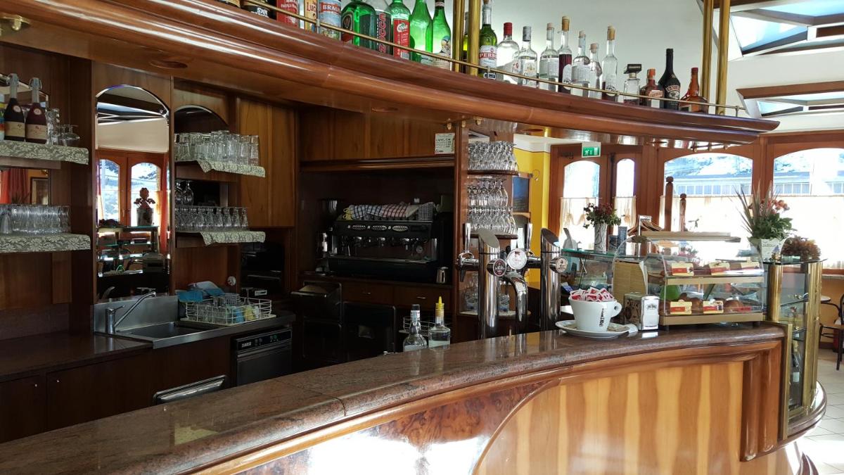 bar