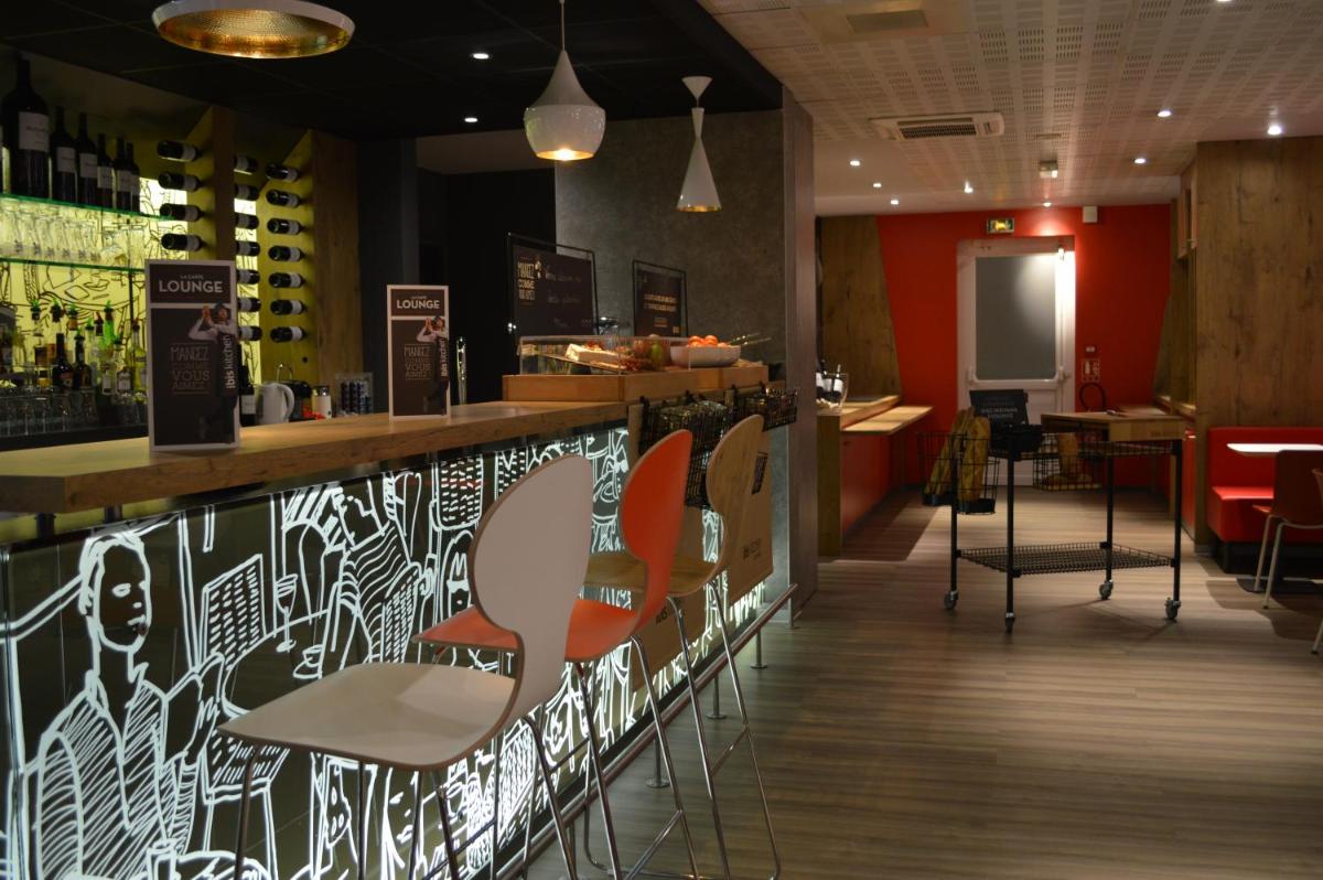 bar