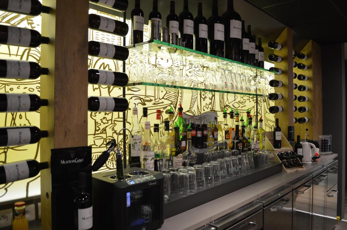 bar