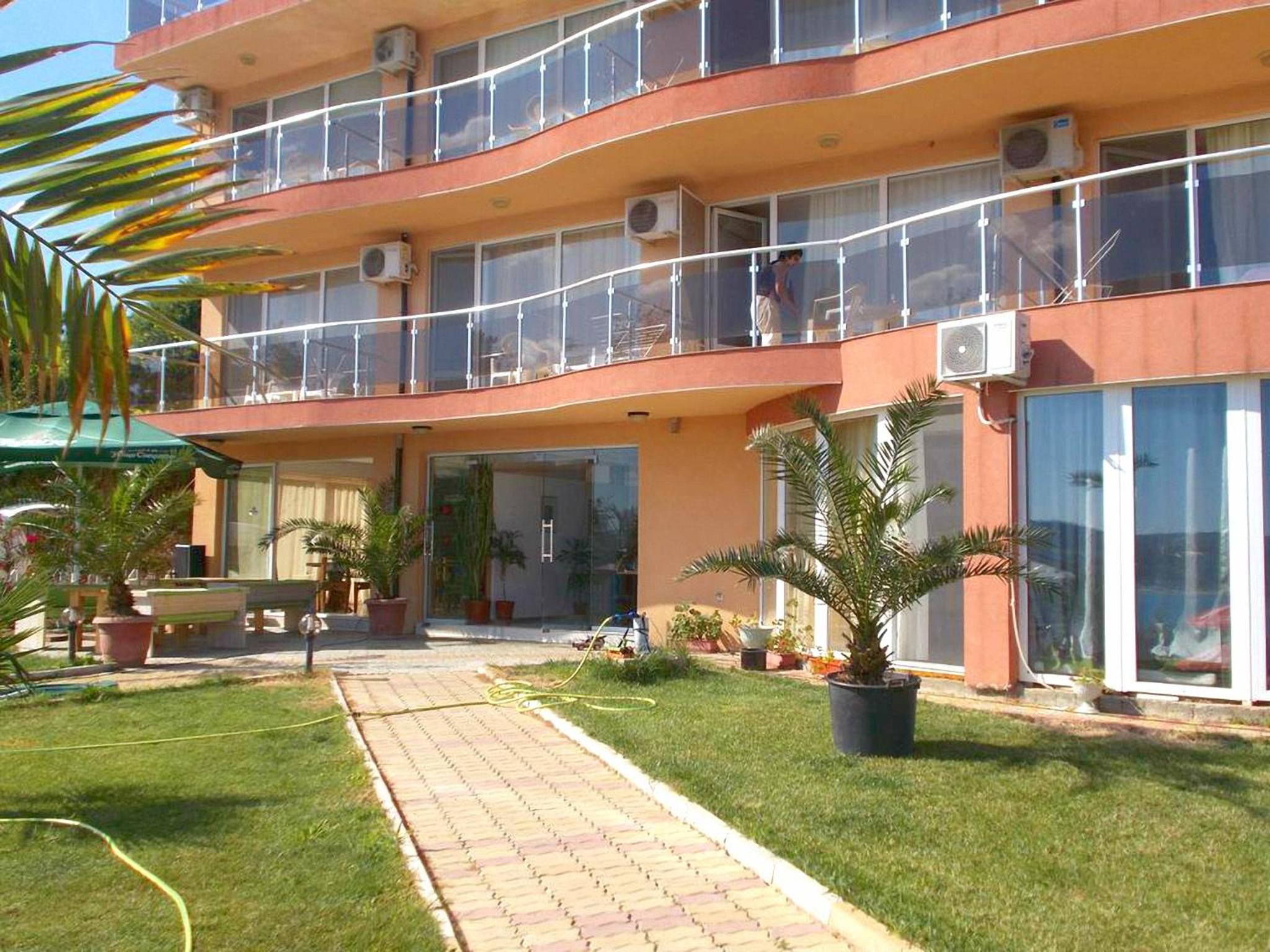 Safo Apartments and Rooms view 4