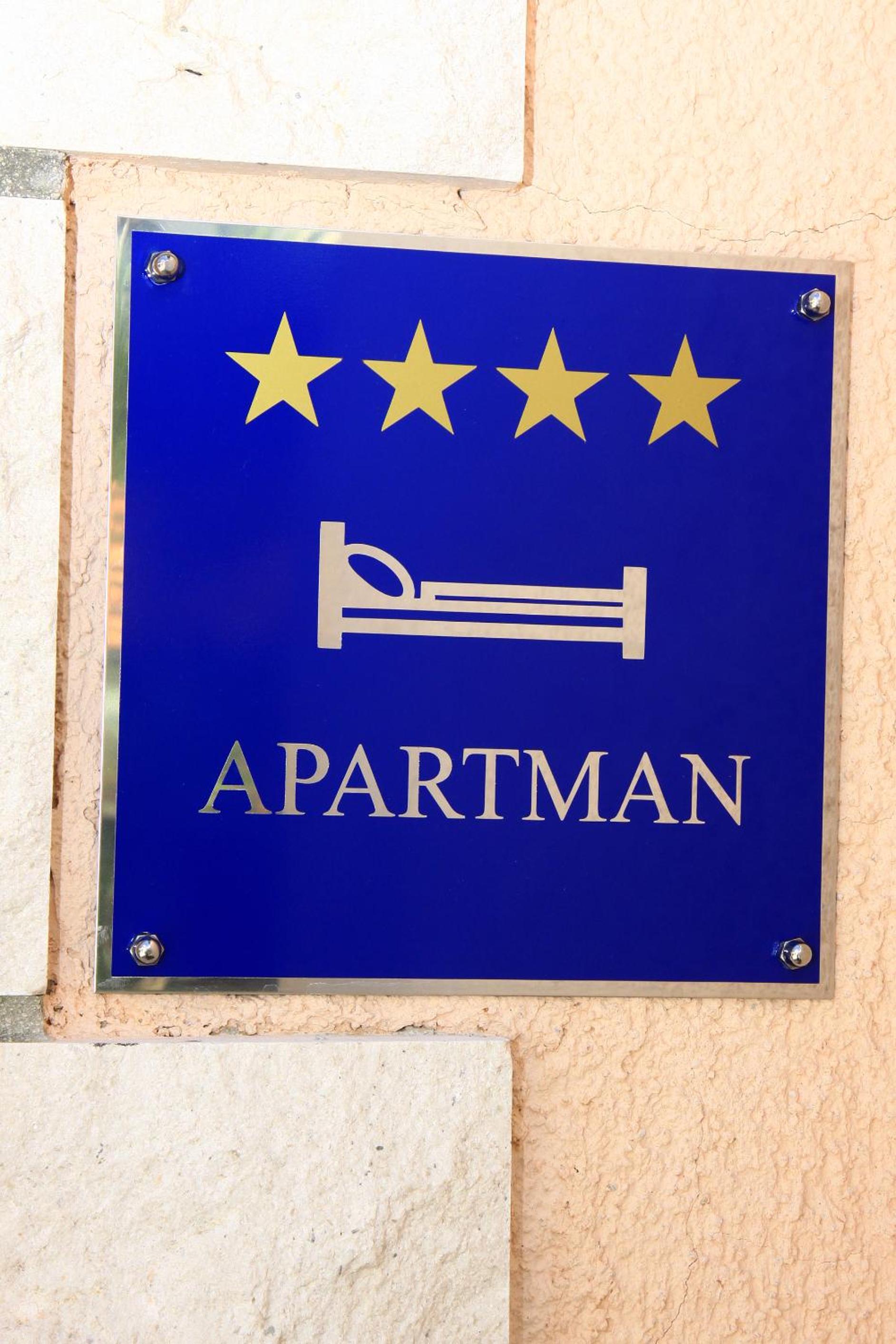 Apartments Romana